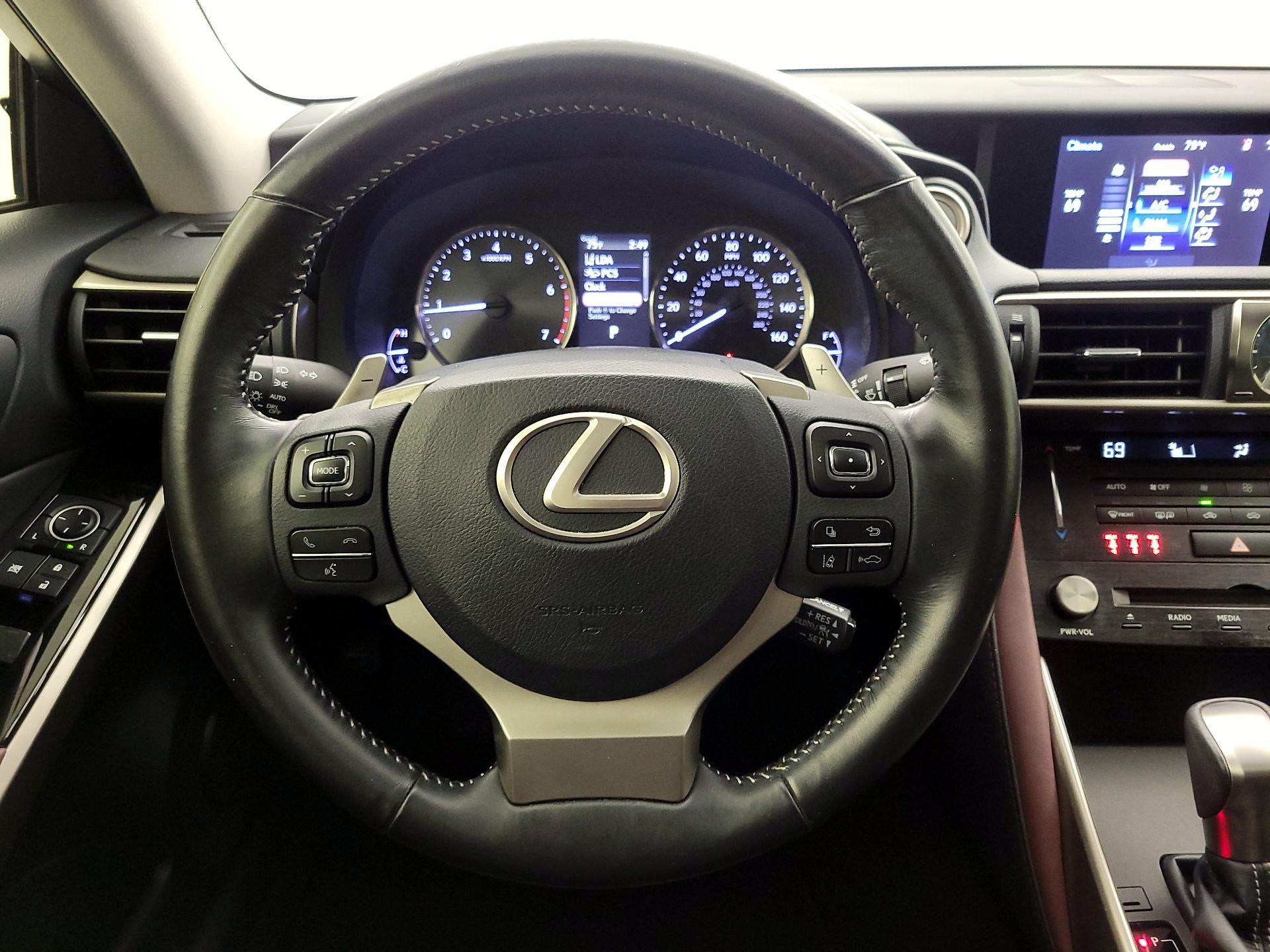 Thumbnail: 2018 Lexus IS - 10