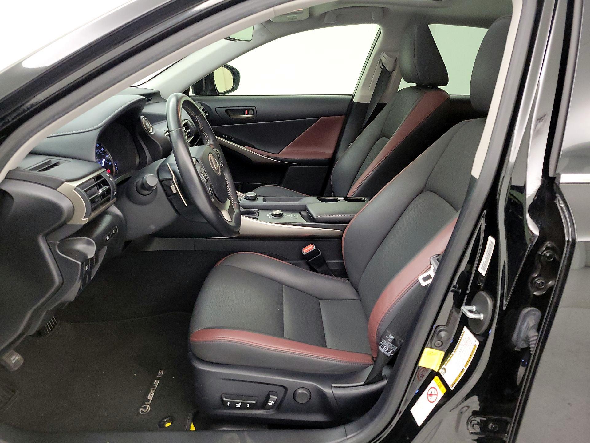 Thumbnail: 2018 Lexus IS - 11