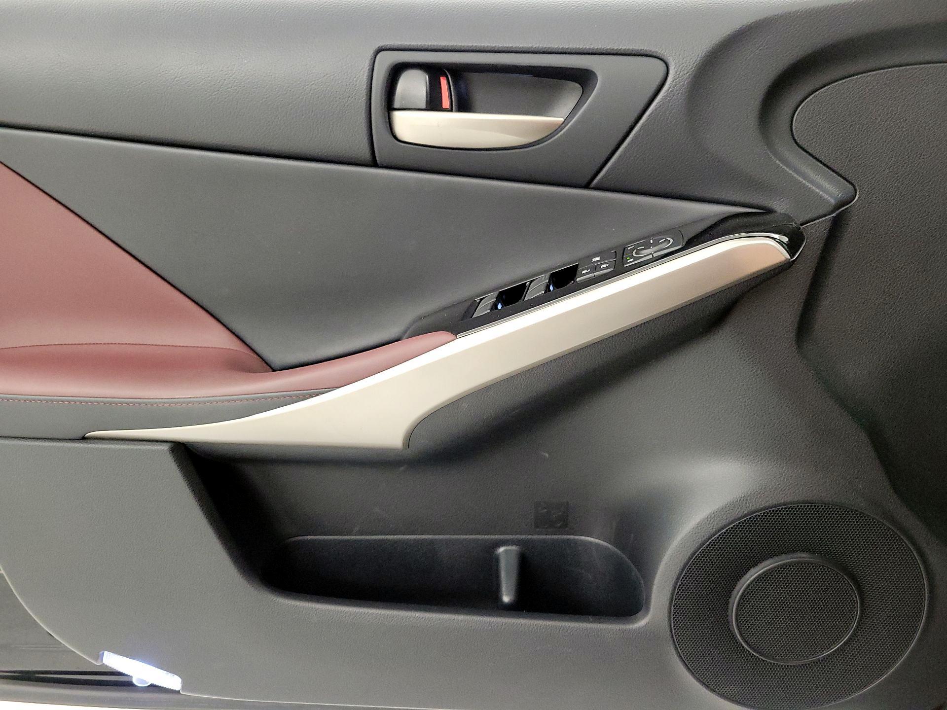 Thumbnail: 2018 Lexus IS - 12