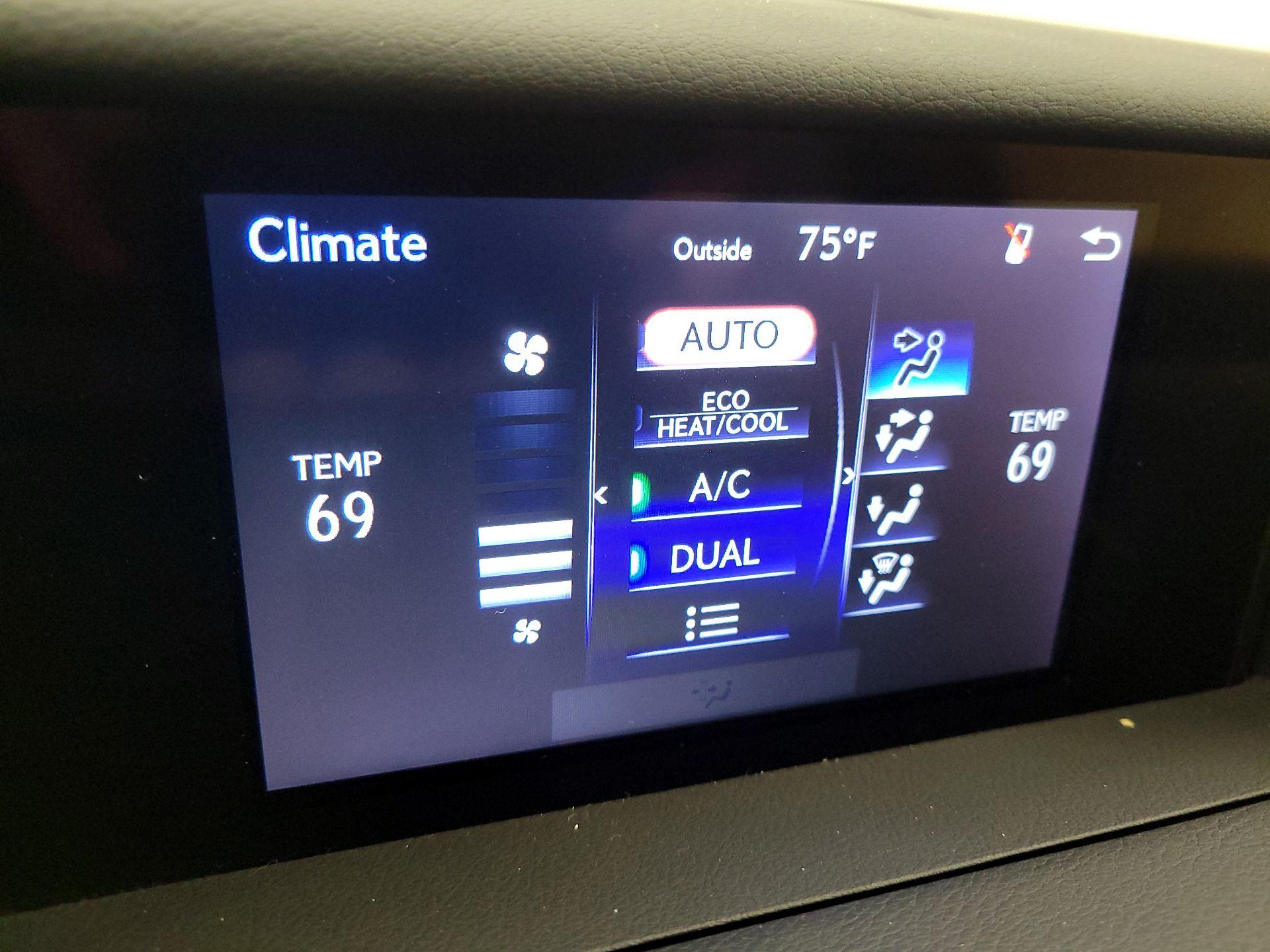 Thumbnail: 2018 Lexus IS - 16