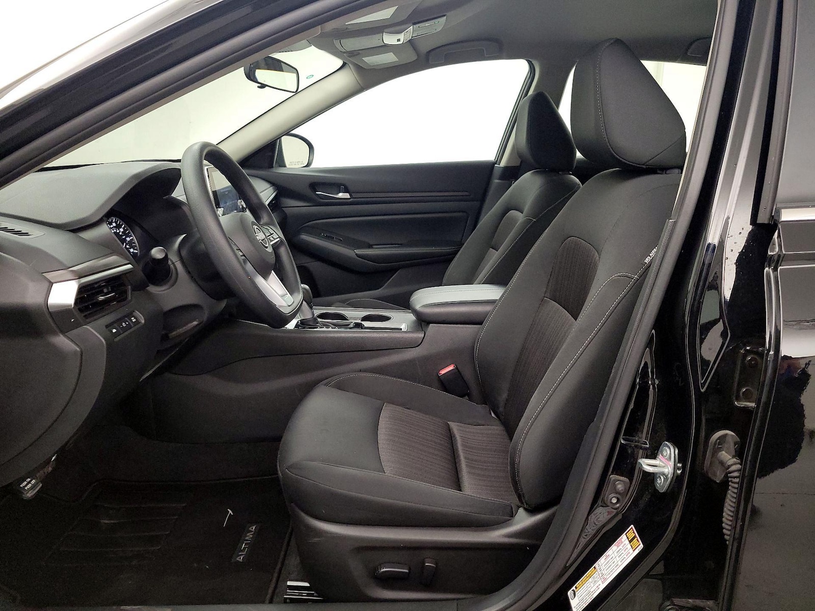 2025 Nissan Altima SV - Photo 12