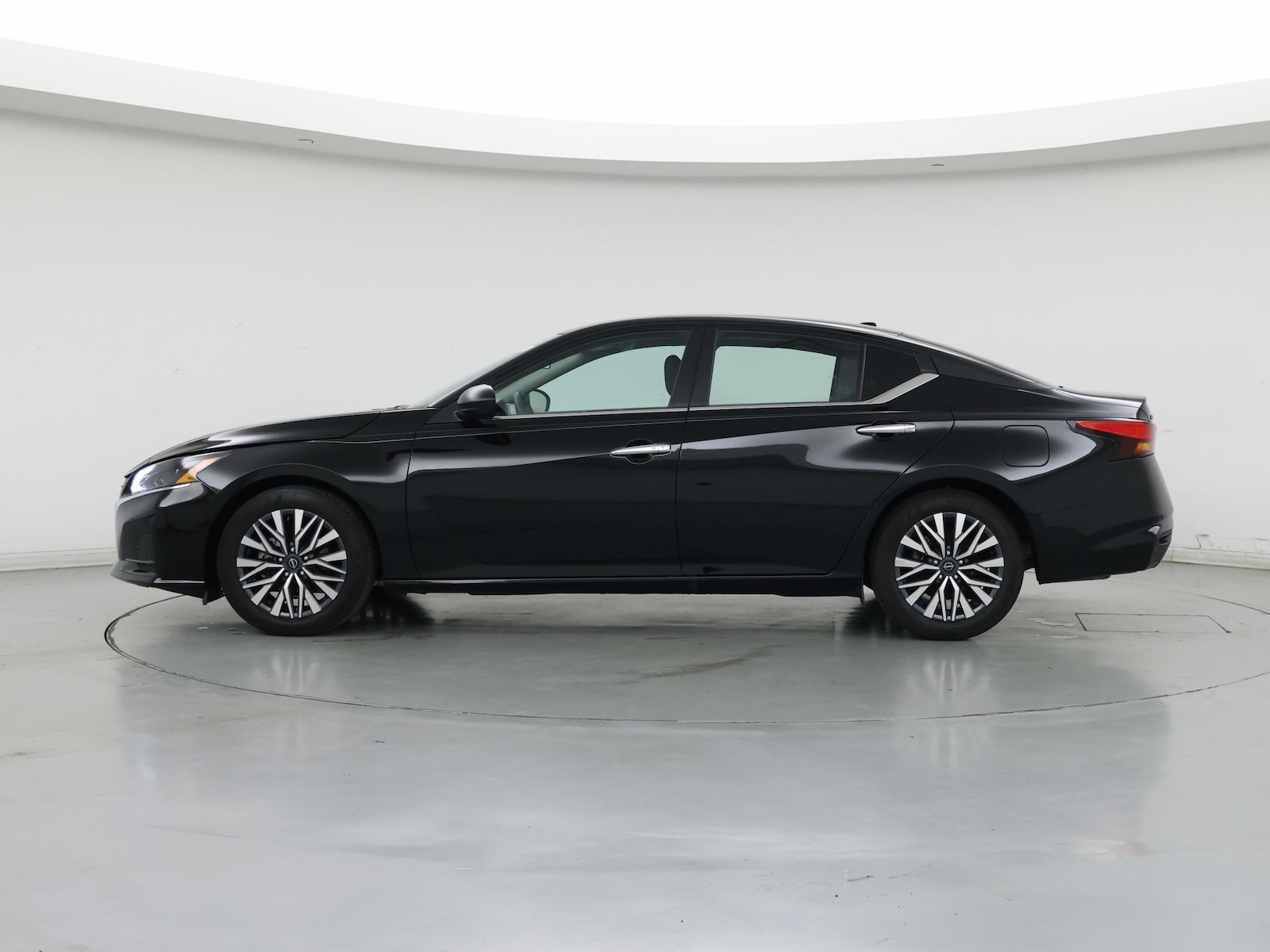 2025 Nissan Altima SV - Photo 4