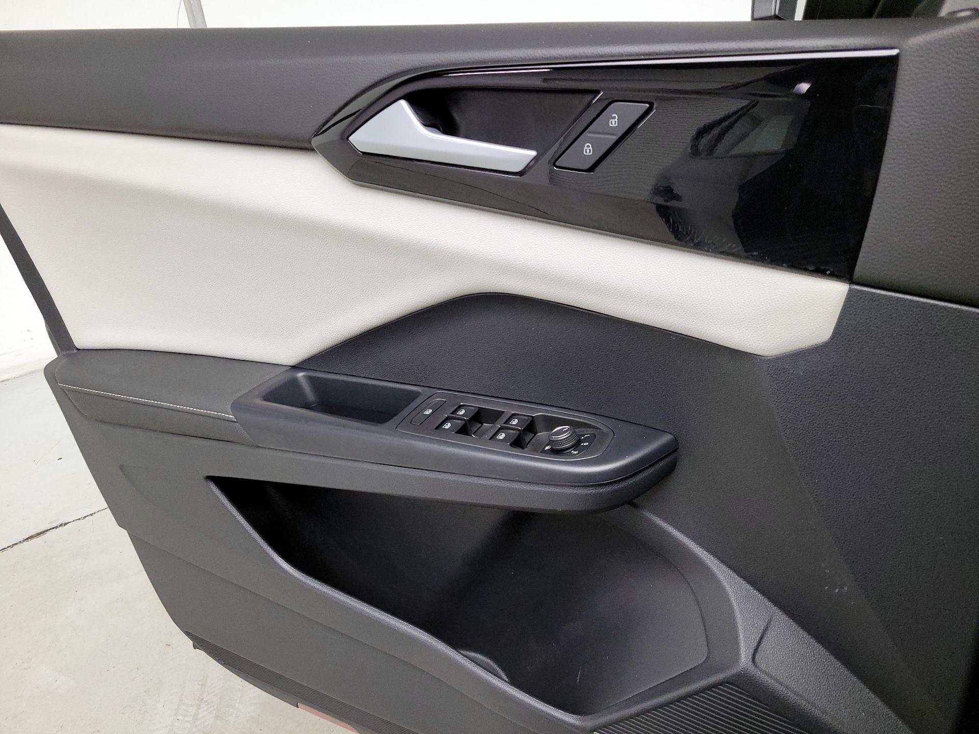 Thumbnail: 2025 Volkswagen Taos - 12