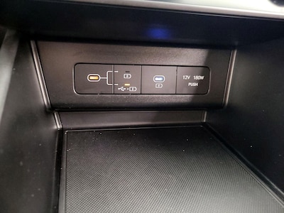 USB/AUX Ports