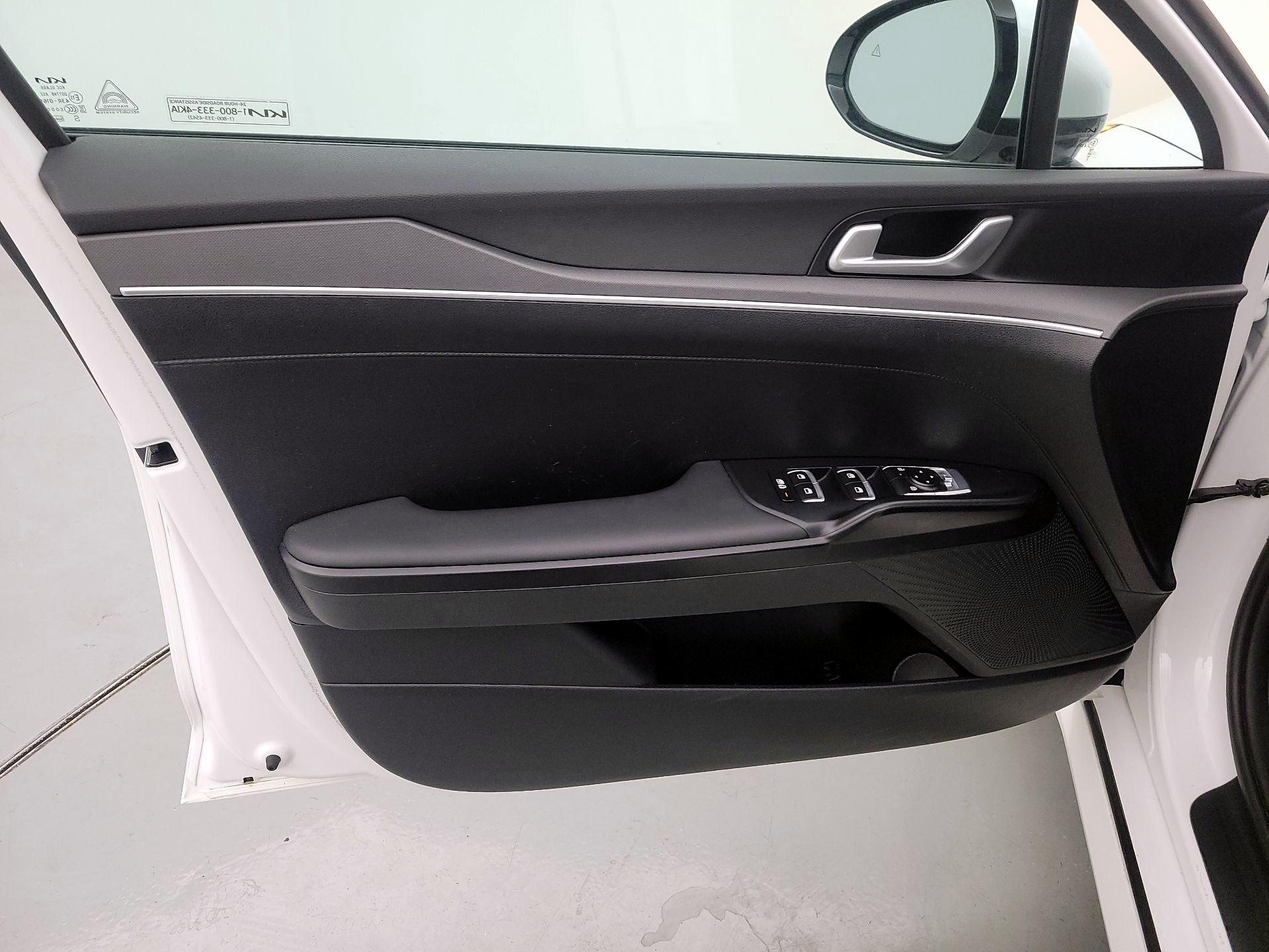 Thumbnail: 2025 Kia K5 - 12