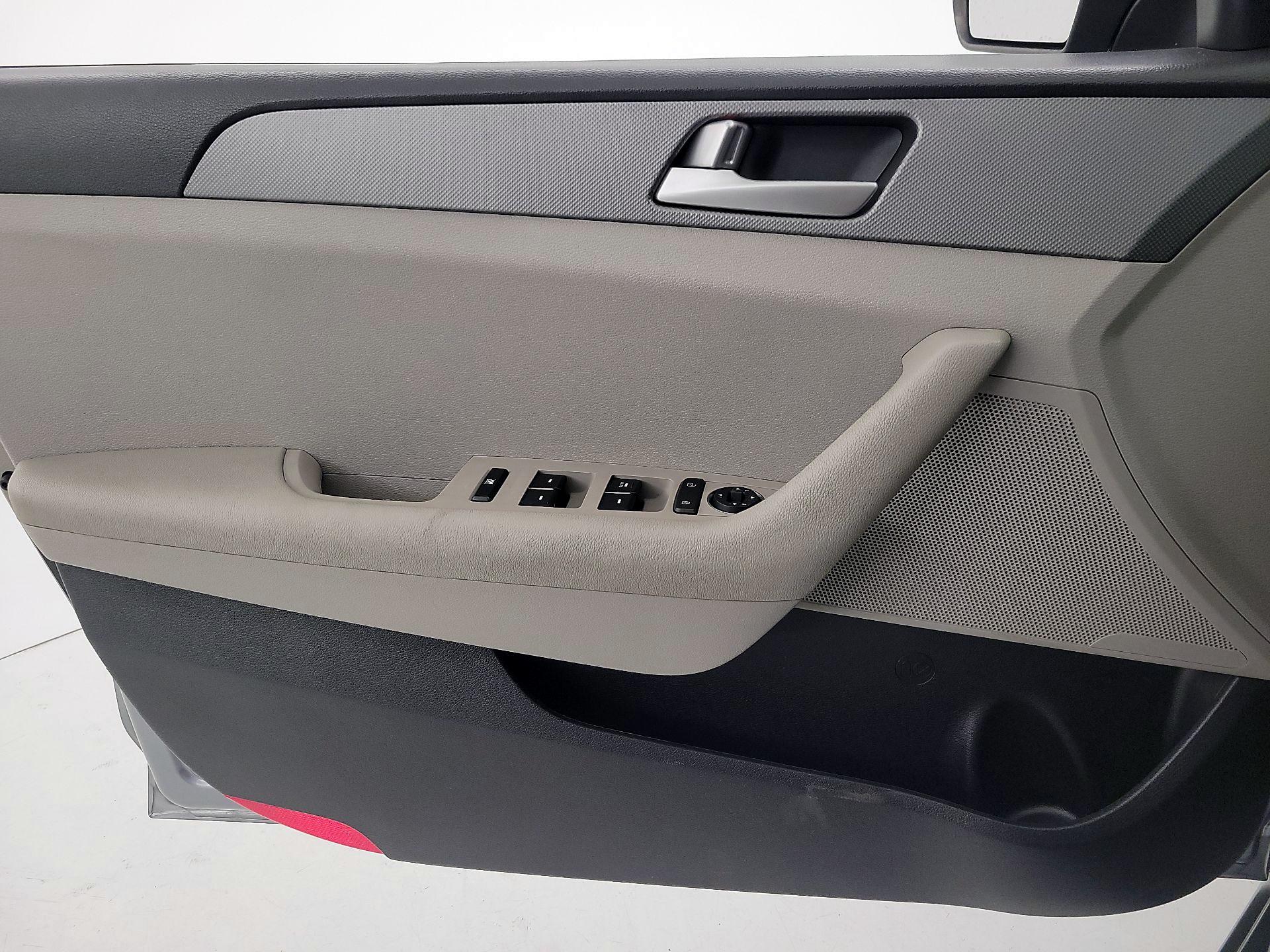 Thumbnail: 2016 Hyundai Sonata - 12