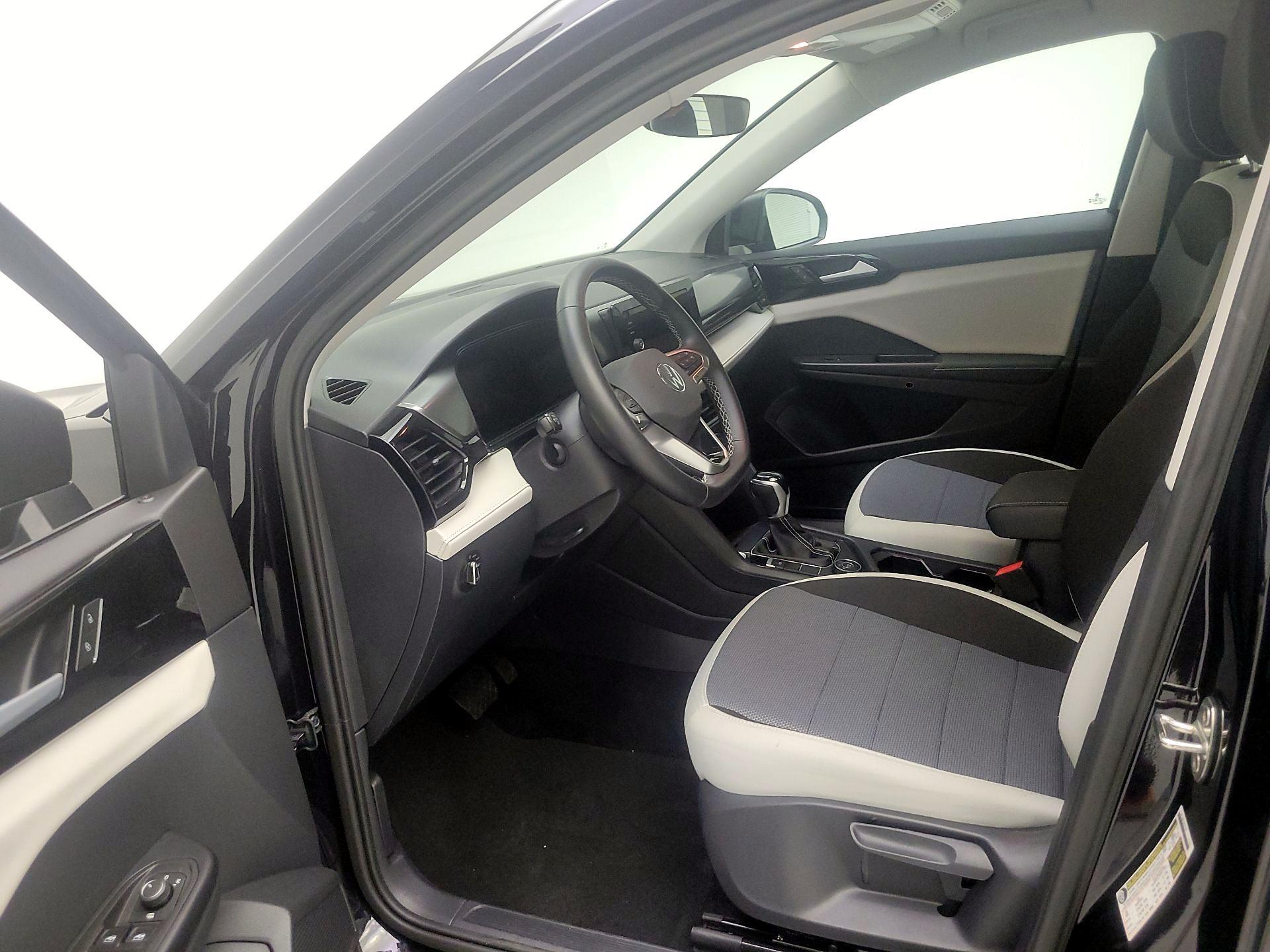 Thumbnail: 2025 Volkswagen Taos - 9