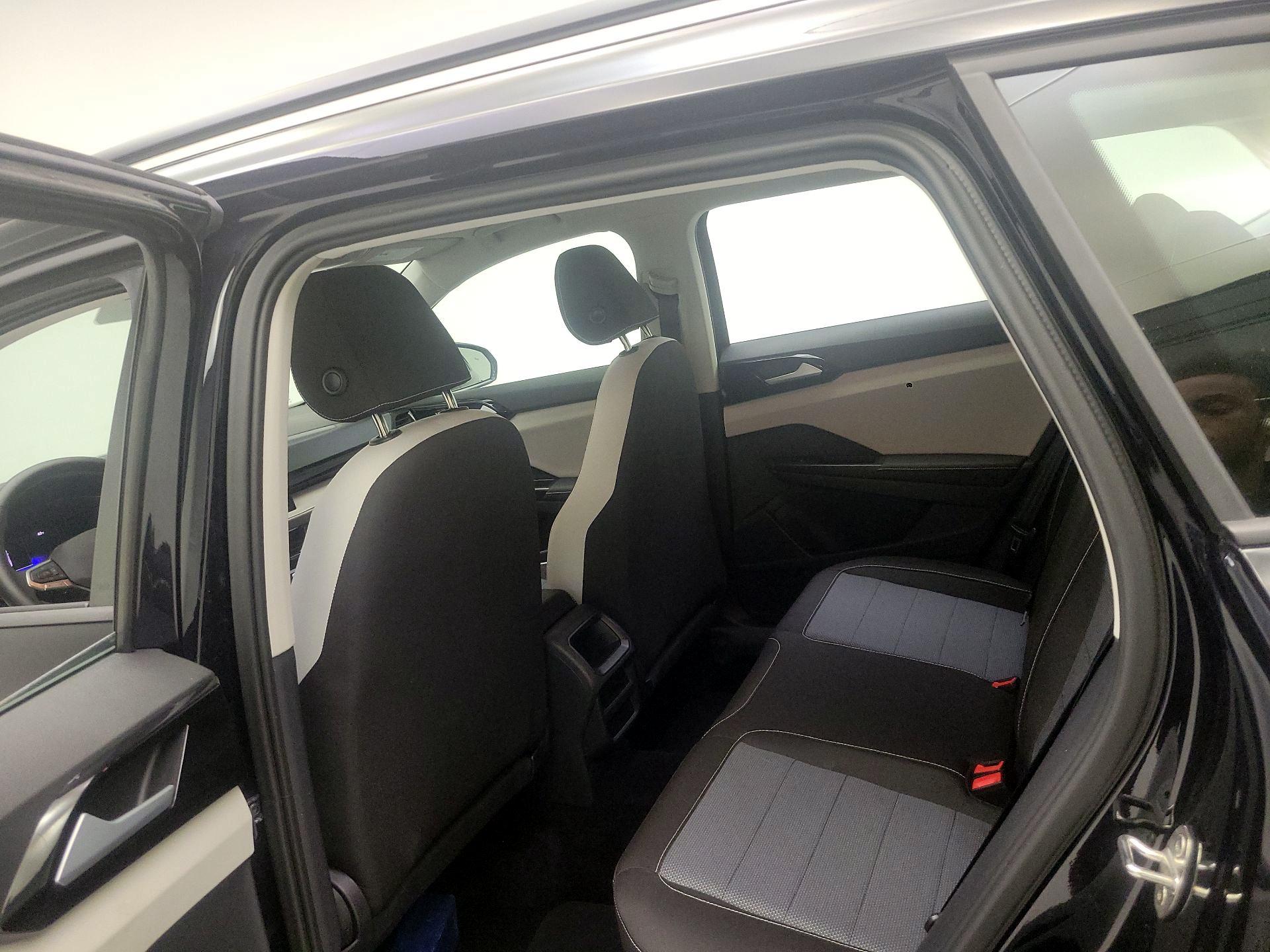 Thumbnail: 2025 Volkswagen Taos - 17