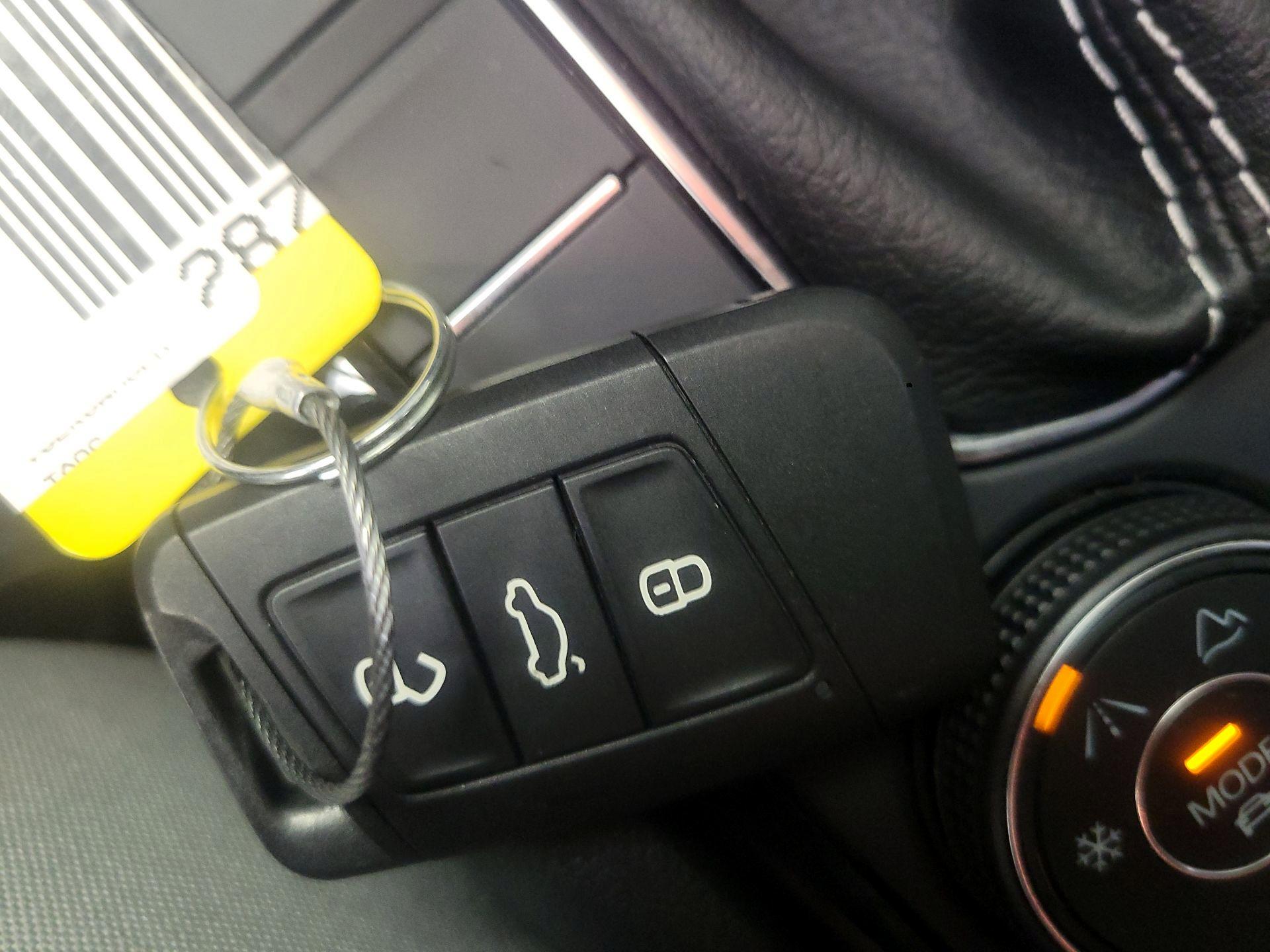 Thumbnail: 2025 Volkswagen Taos - 20