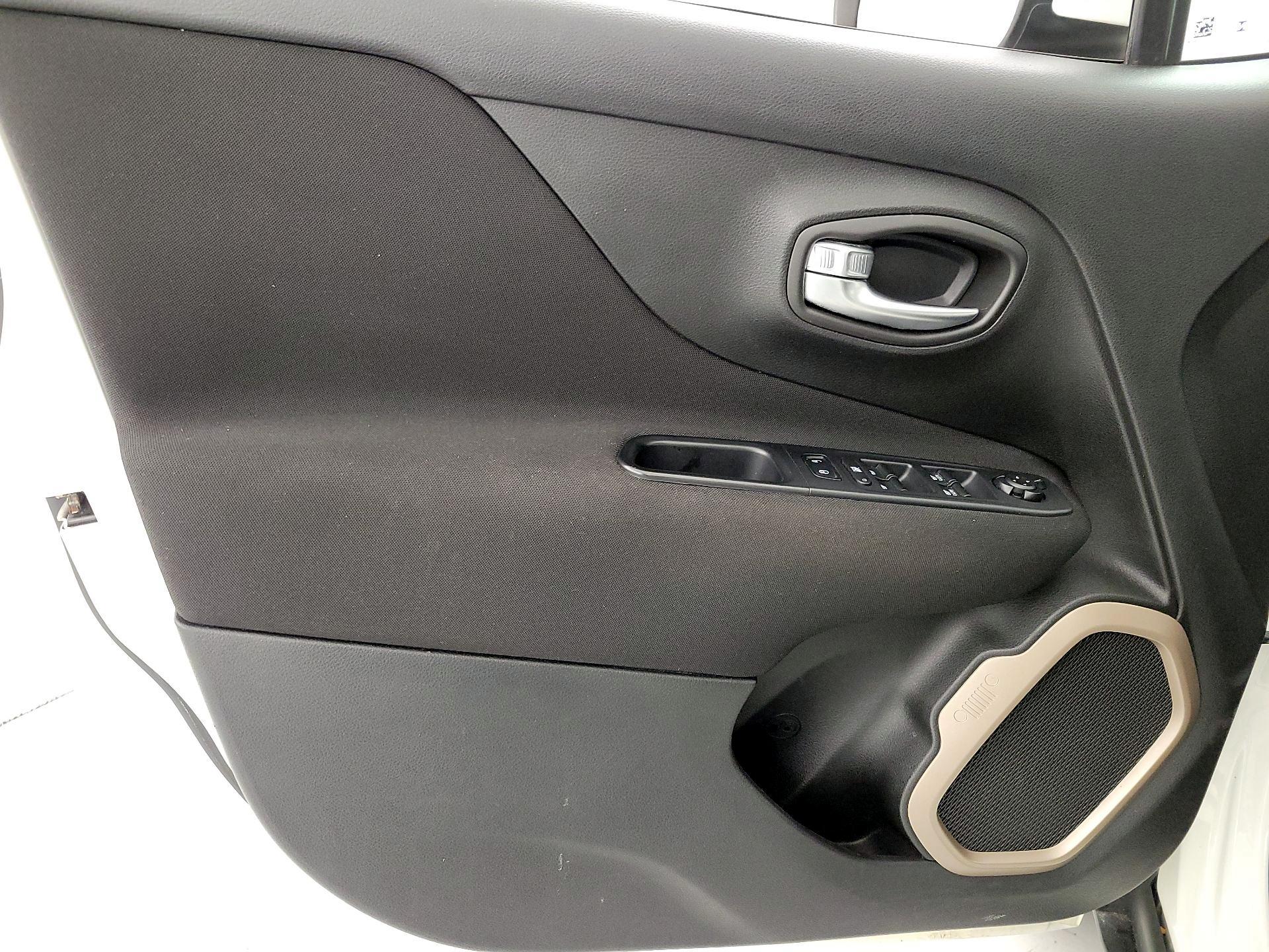 Thumbnail: 2016 Jeep Renegade - 12