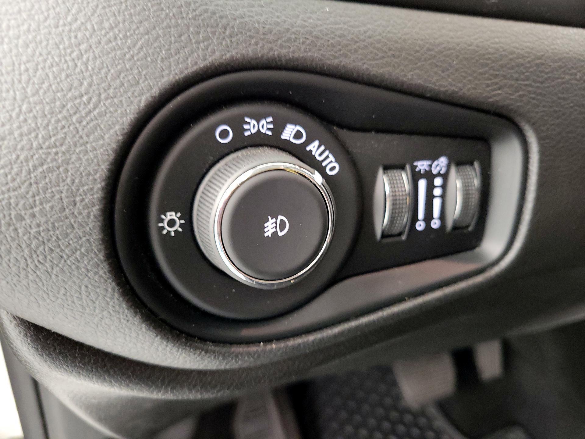 Thumbnail: 2016 Jeep Renegade - 13