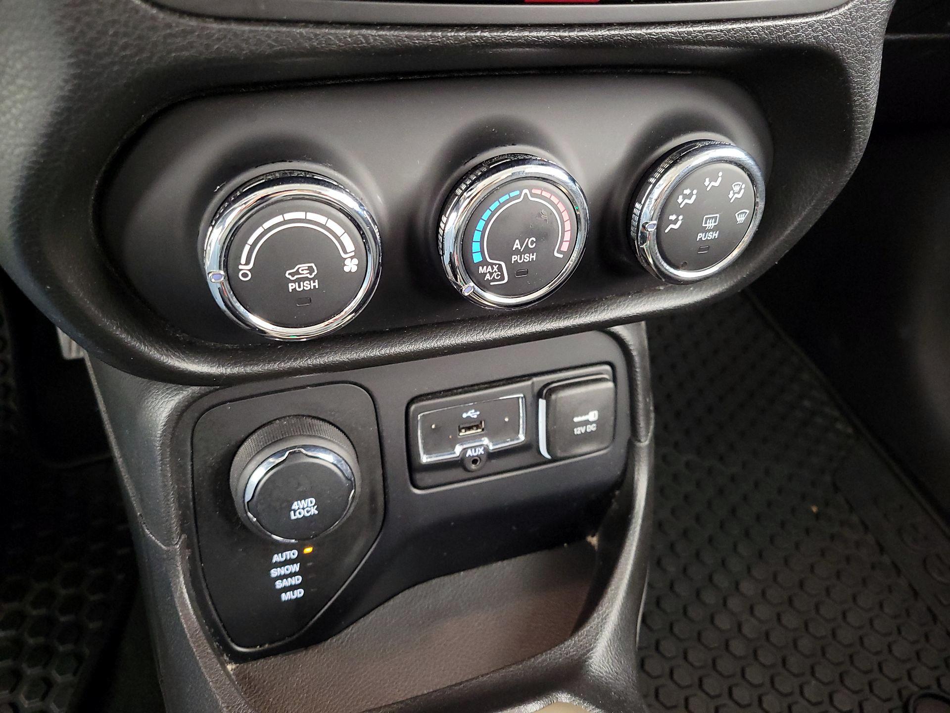 Thumbnail: 2016 Jeep Renegade - 16