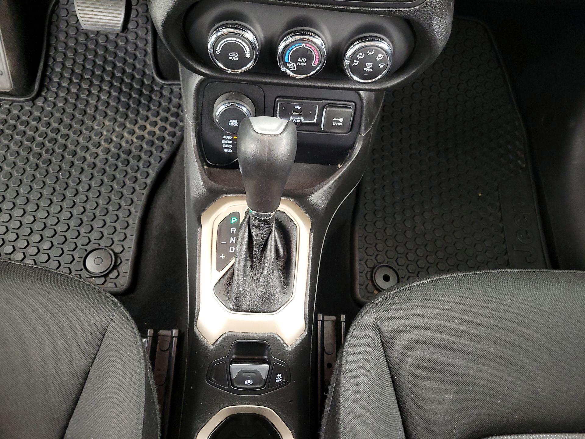 Thumbnail: 2016 Jeep Renegade - 17