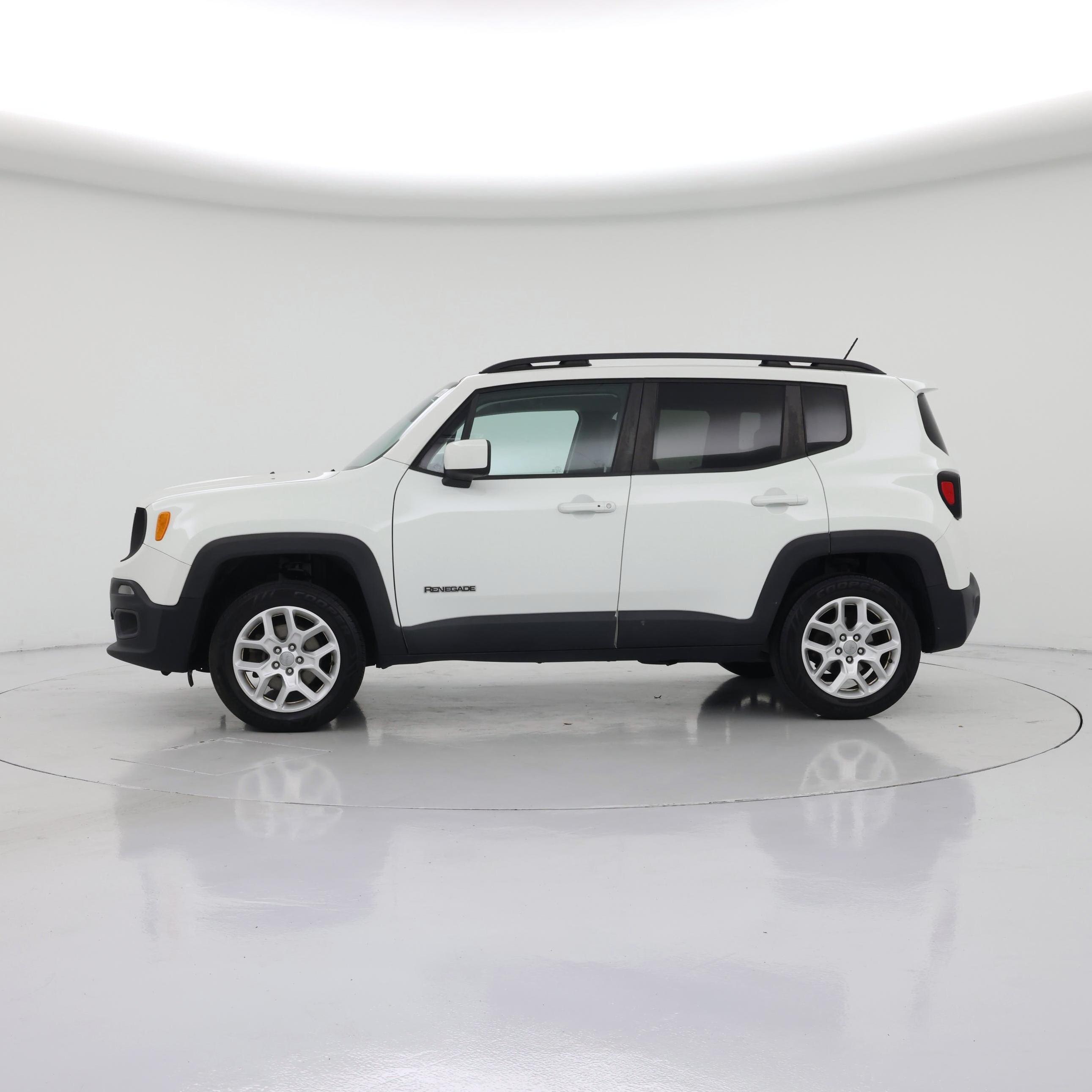 Thumbnail: 2016 Jeep Renegade - 3