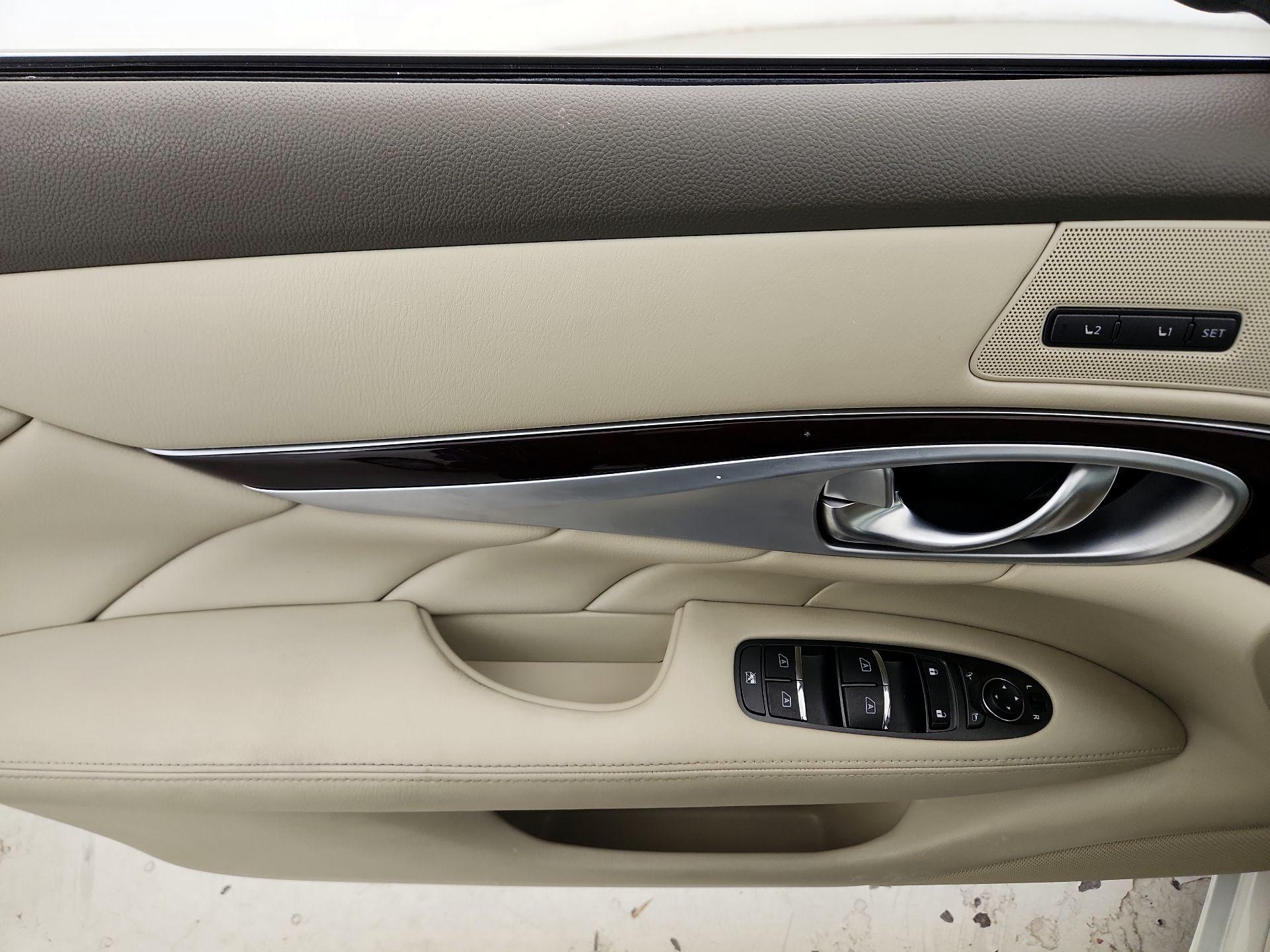 Thumbnail: 2015 INFINITI Q70 - 12