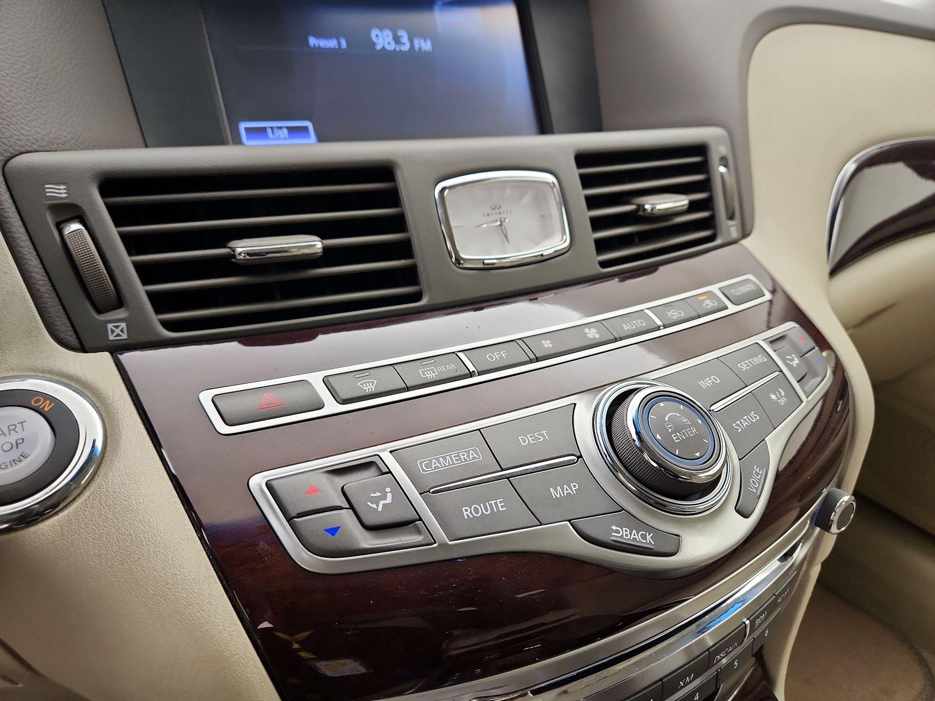 Thumbnail: 2015 INFINITI Q70 - 17