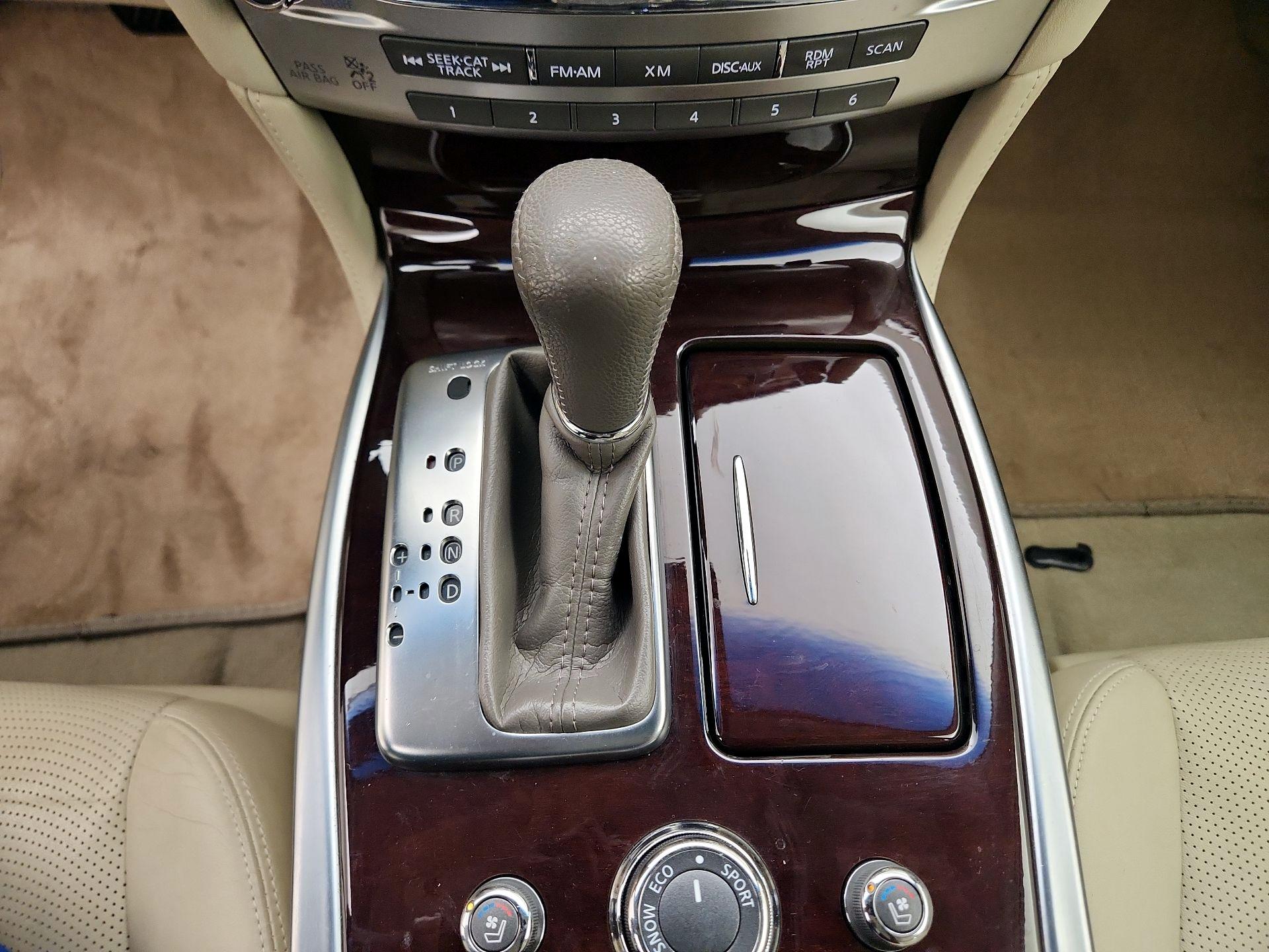 Thumbnail: 2015 INFINITI Q70 - 18