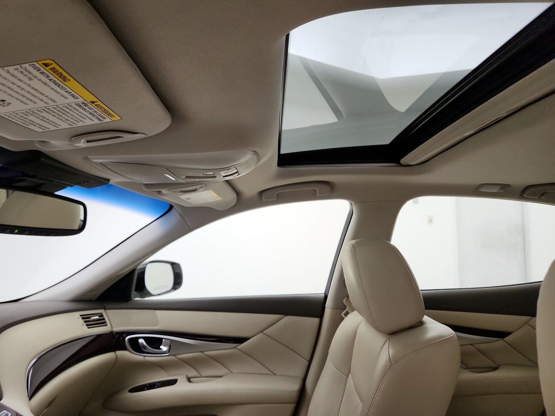 Thumbnail: 2015 INFINITI Q70 - 20