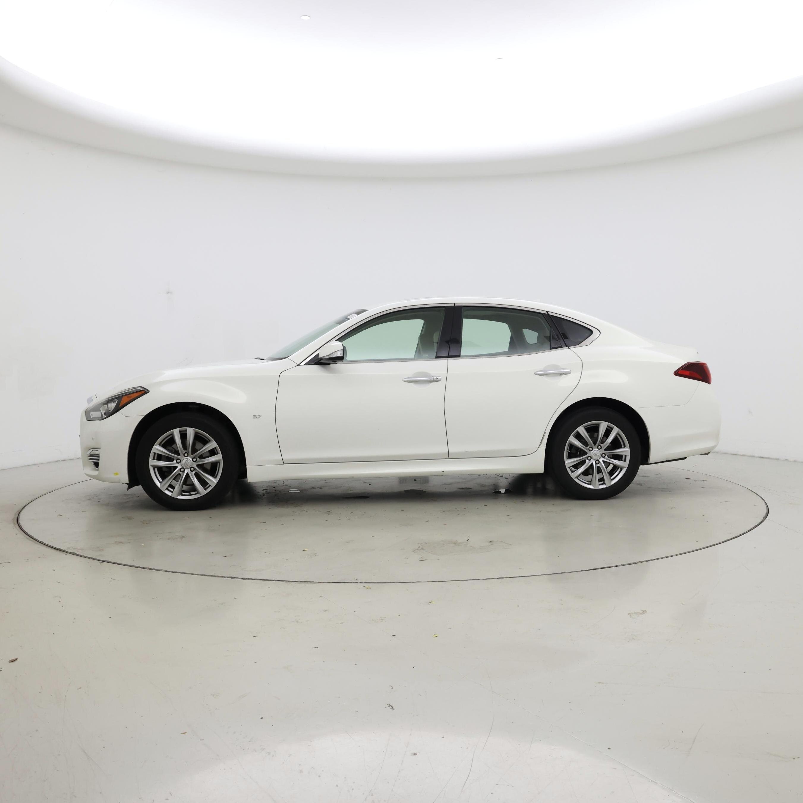 Thumbnail: 2015 INFINITI Q70 - 3