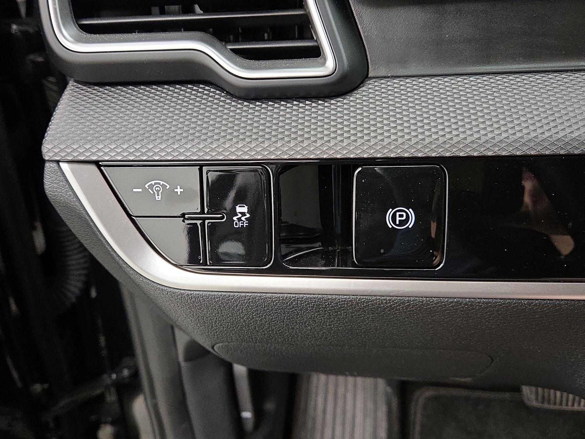 Thumbnail: 2025 Kia Sportage - 13