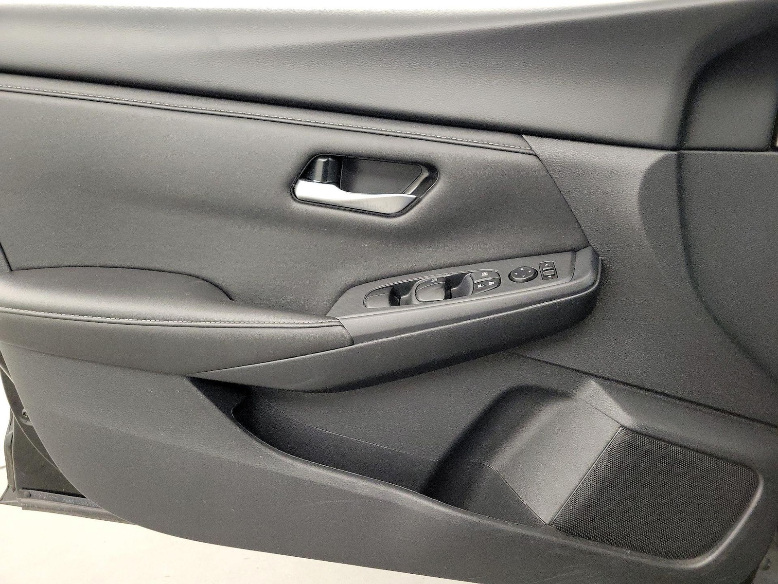 2025 Nissan Sentra SV - Photo 13
