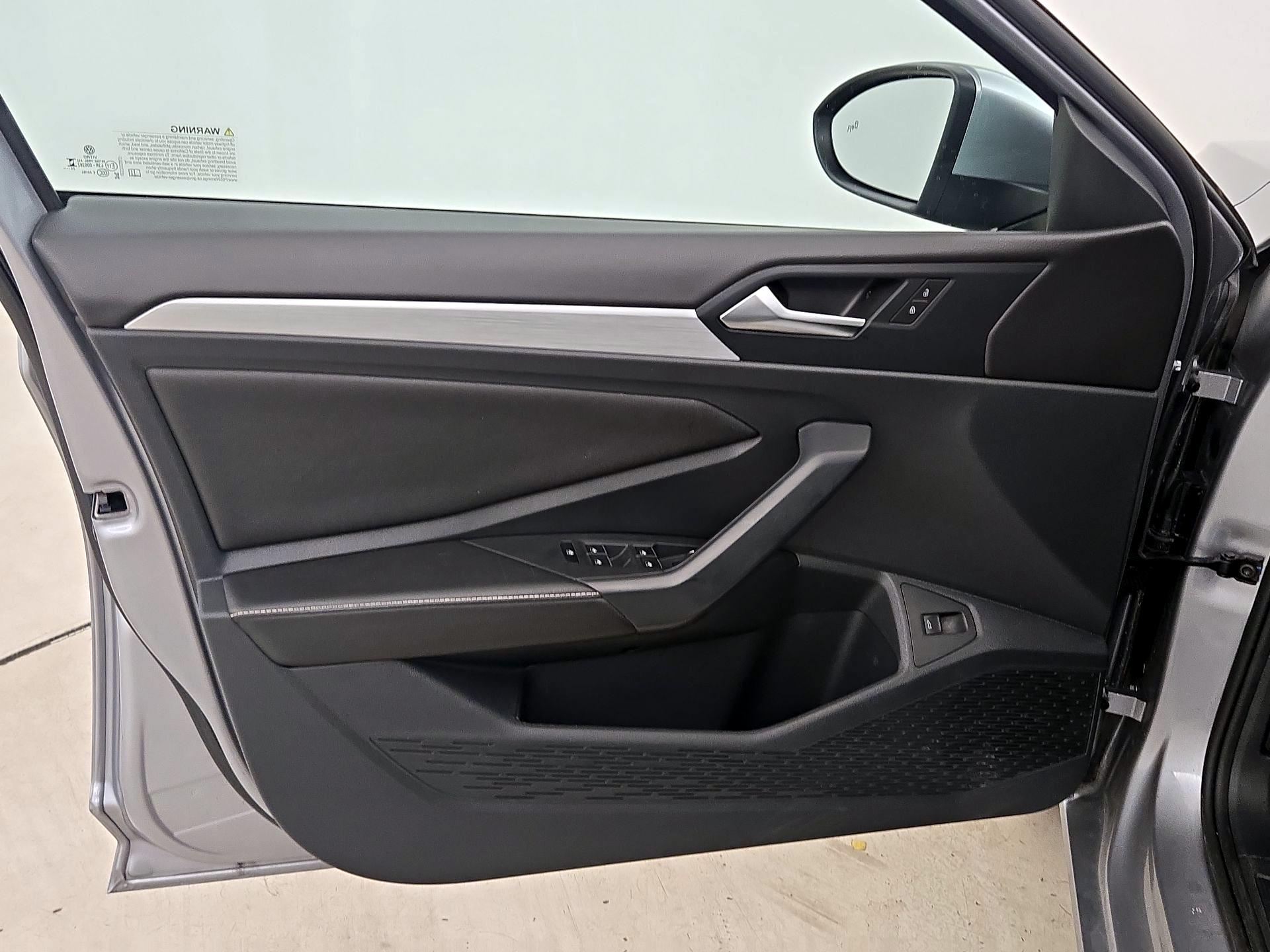 Thumbnail: 2025 Volkswagen Jetta - 12