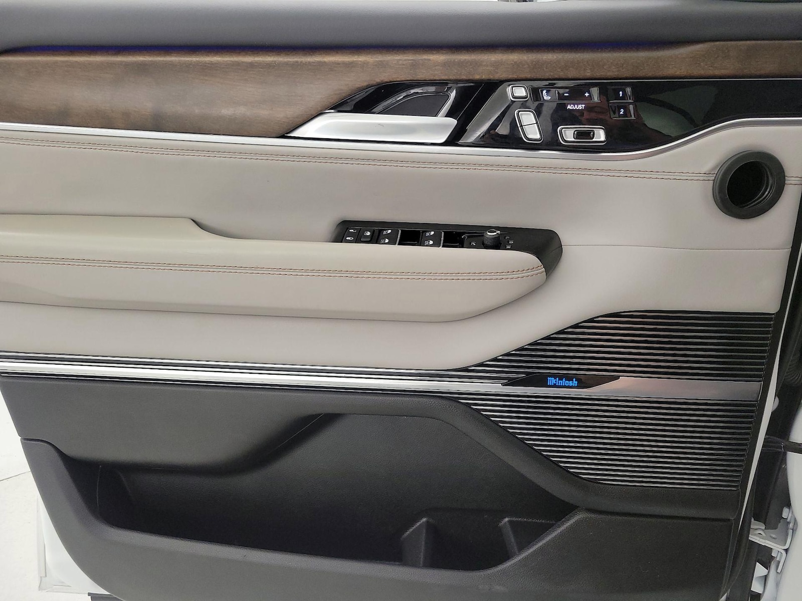 2023 Jeep Grand Wagoneer L Series I - Photo 13