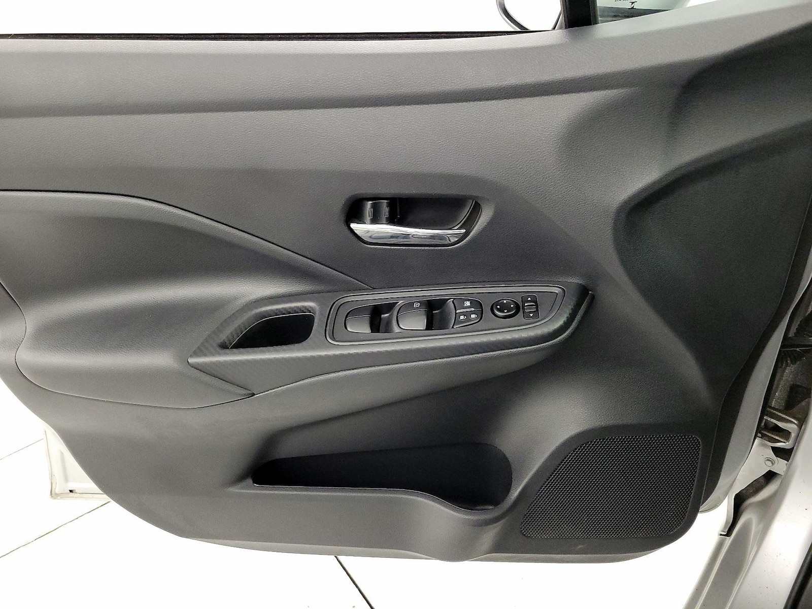 2025 Nissan Versa Sedan SV - Photo 13