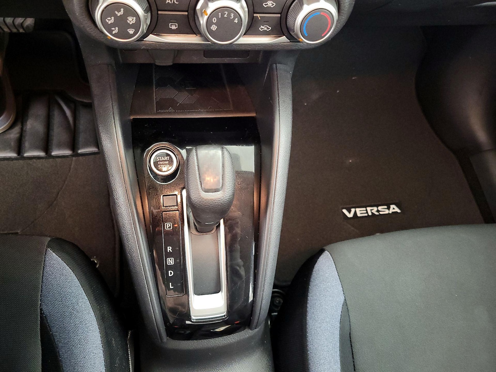 2025 Nissan Versa Sedan SV - Photo 18