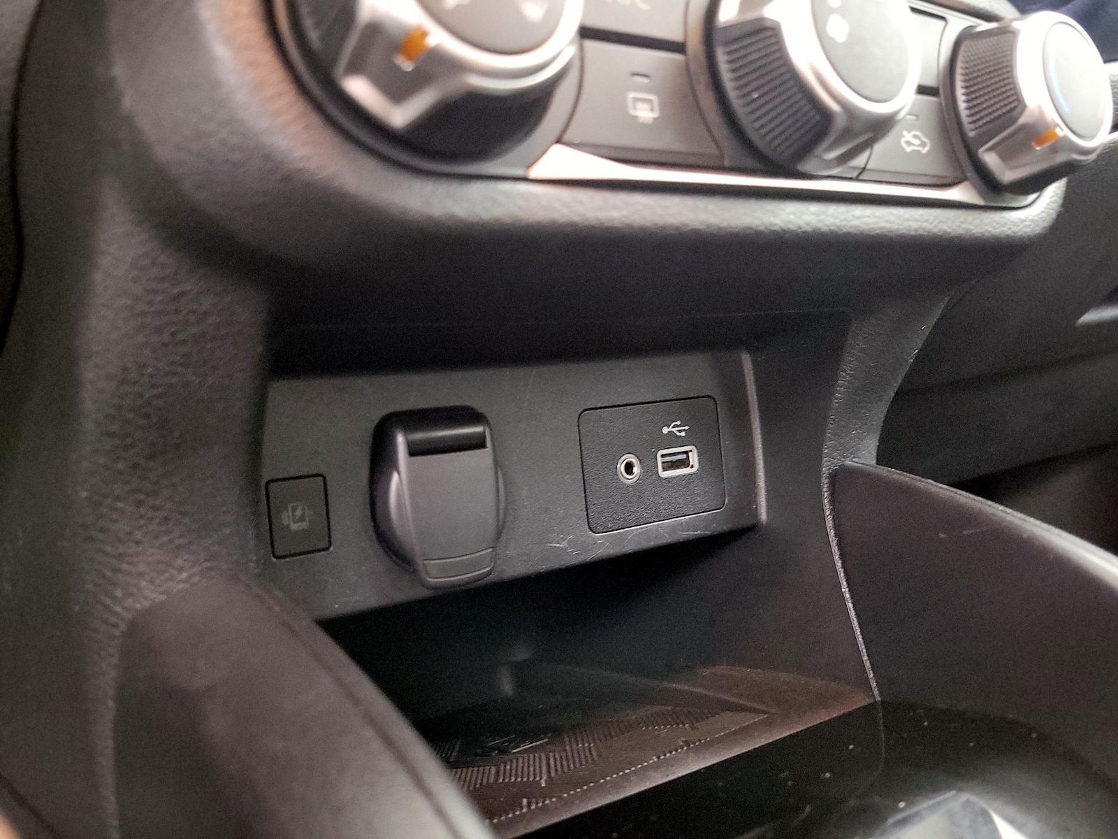 2025 Nissan Versa Sedan SV - Photo 19