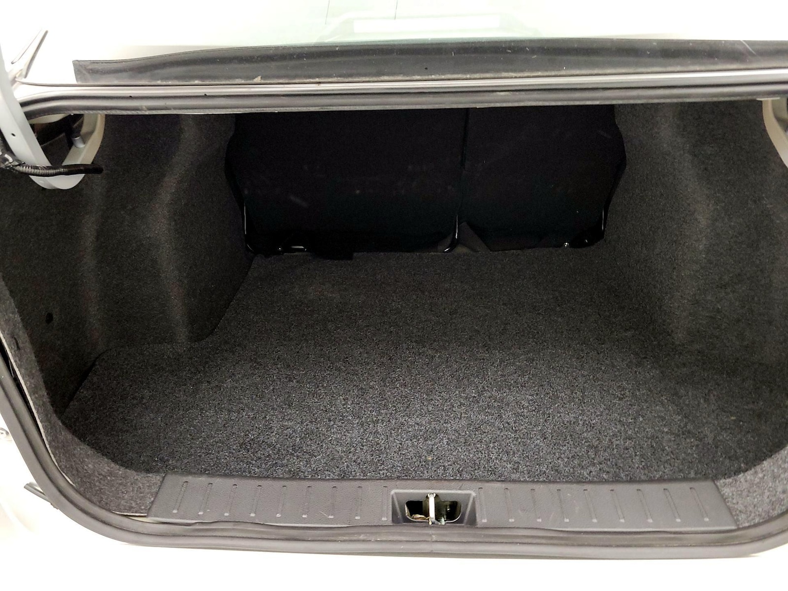 2025 Nissan Versa Sedan SV - Photo 21