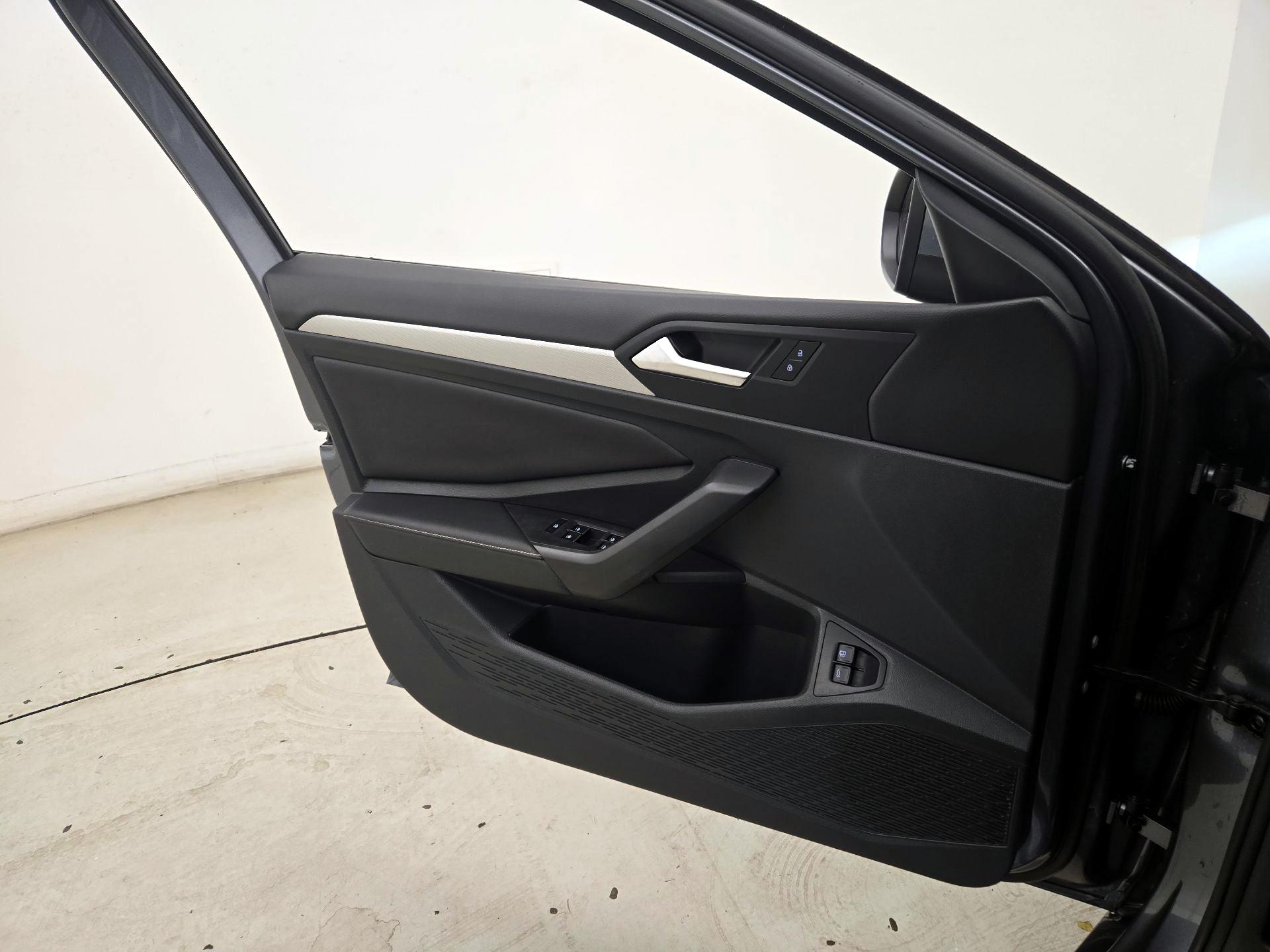 Thumbnail: 2024 Volkswagen Jetta - 12