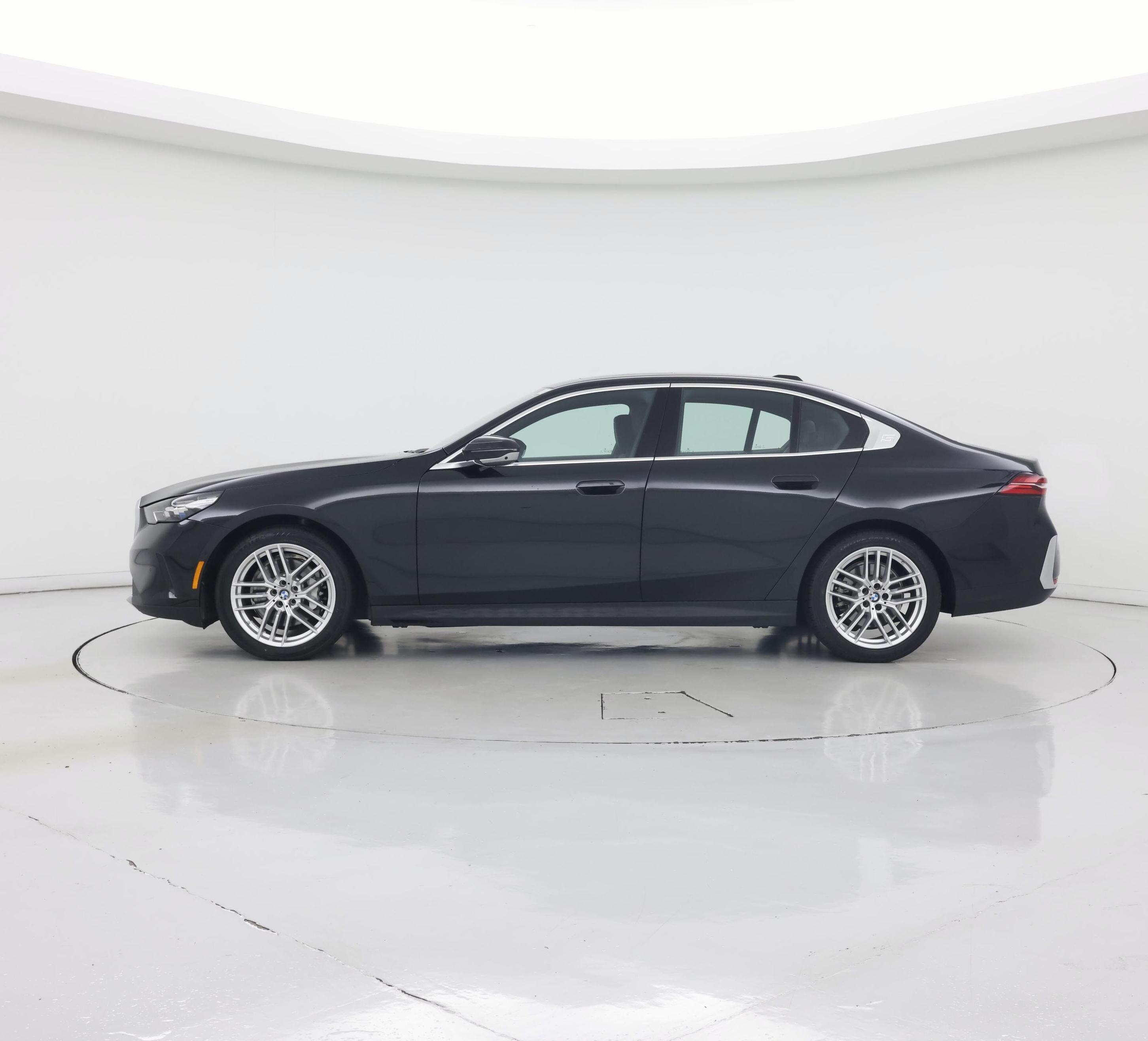 Thumbnail: 2025 BMW 5 Series - 3