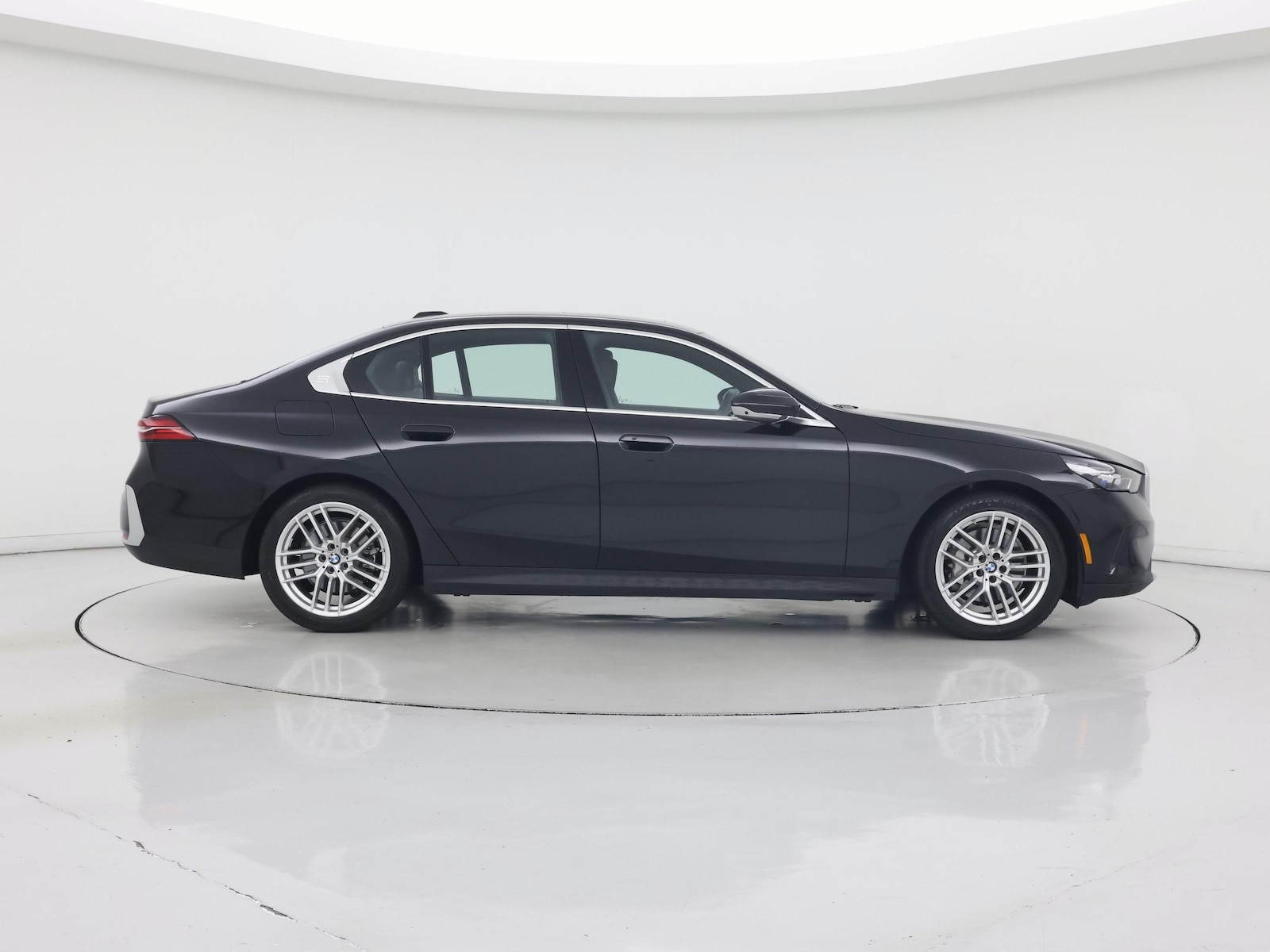 2025 BMW 5 Series 530i - Photo 8