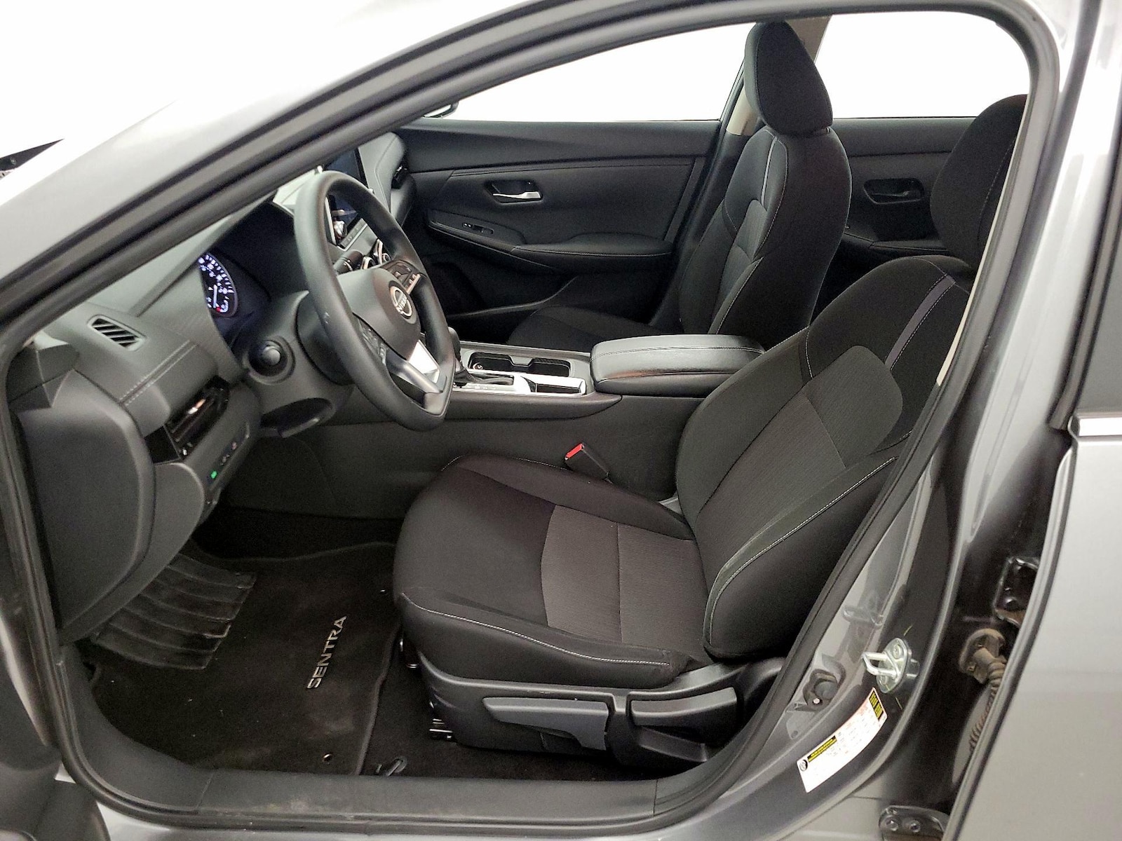 2025 Nissan Sentra SV - Photo 12