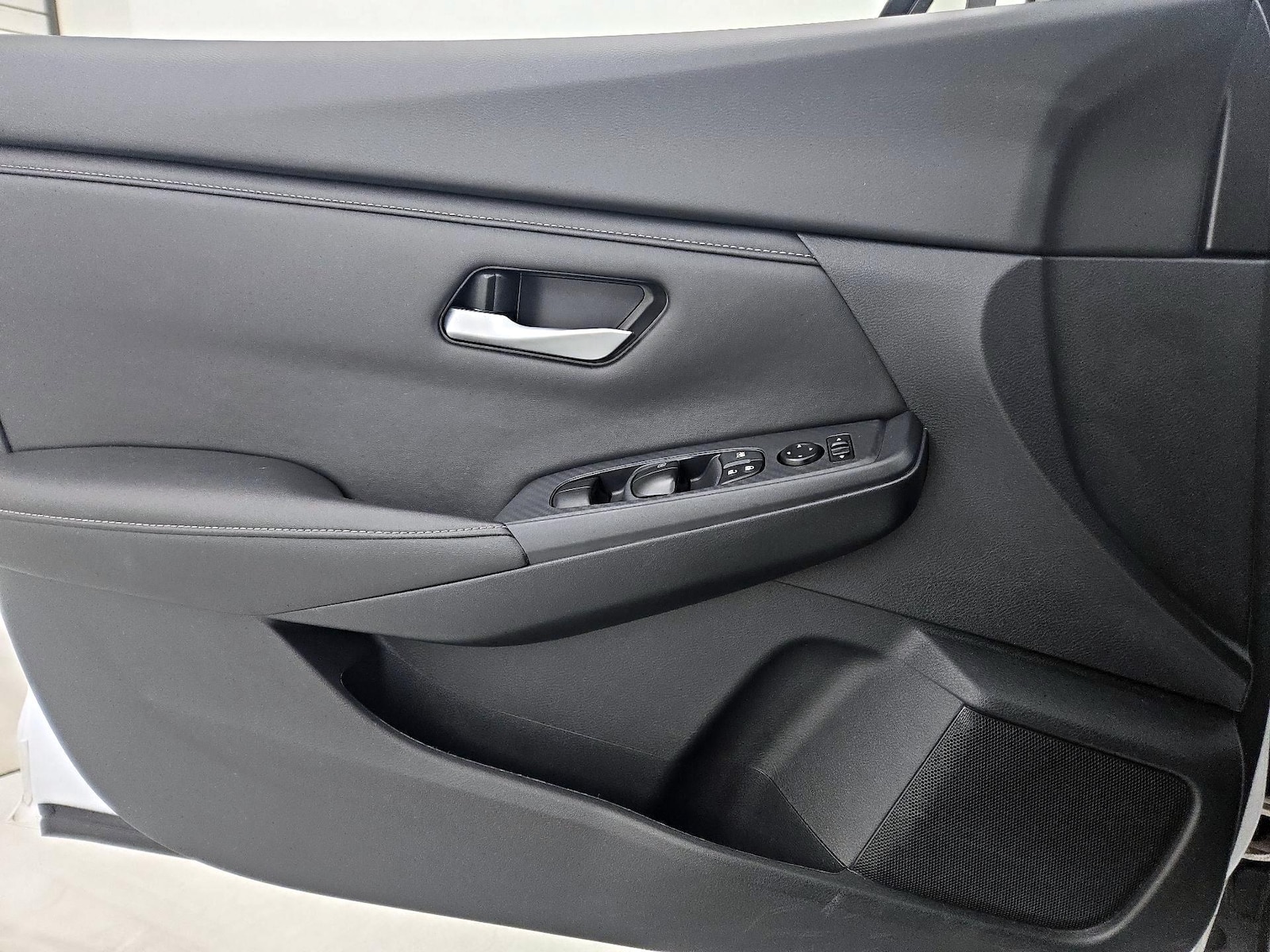 2025 Nissan Sentra SV - Photo 13