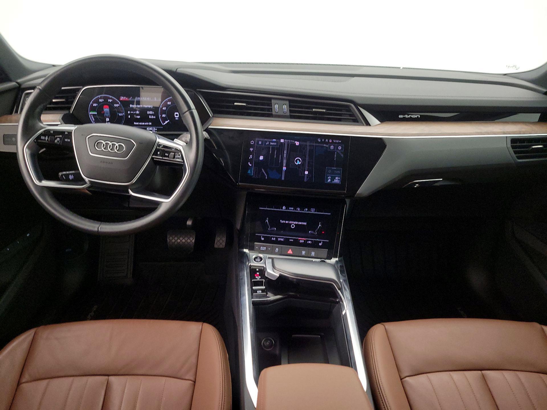 Thumbnail: 2022 Audi e-tron - 9