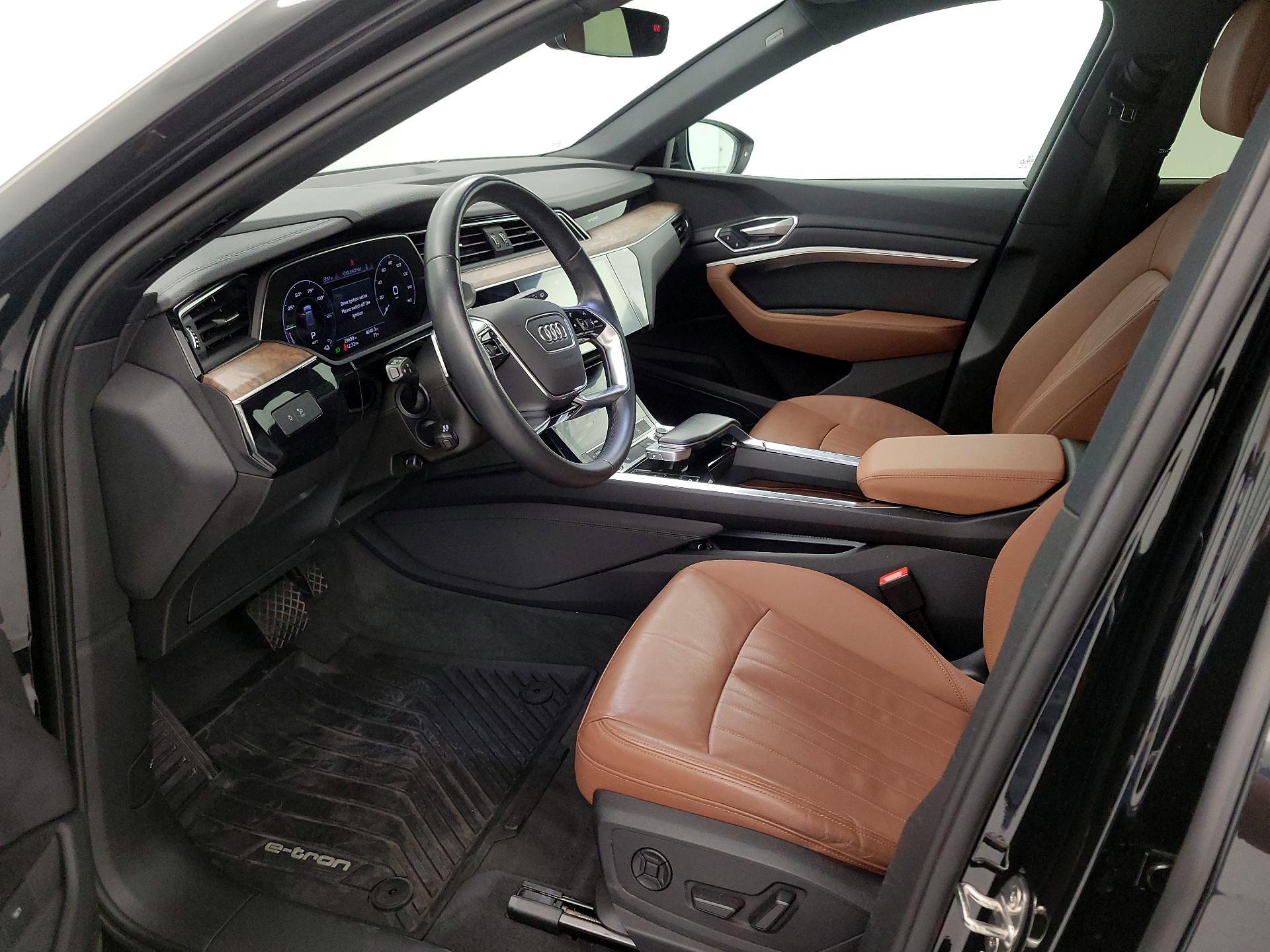 Thumbnail: 2022 Audi e-tron - 11