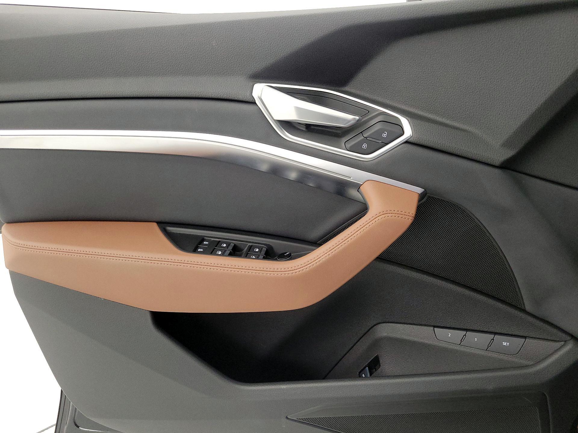 Thumbnail: 2022 Audi e-tron - 12