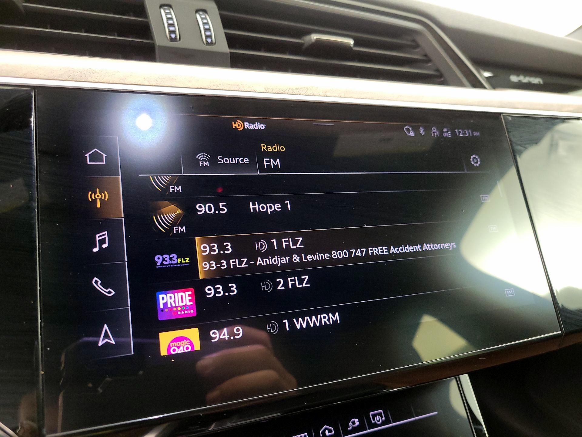 Thumbnail: 2022 Audi e-tron - 16