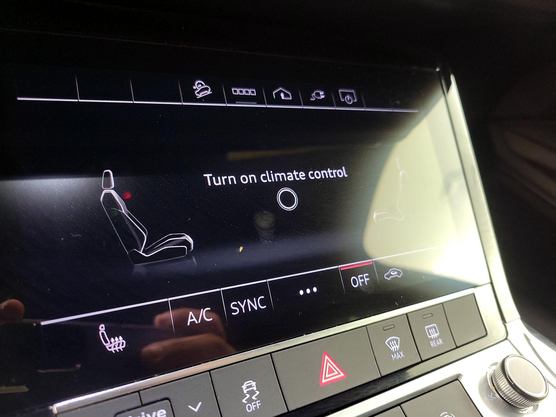 Thumbnail: 2022 Audi e-tron - 17