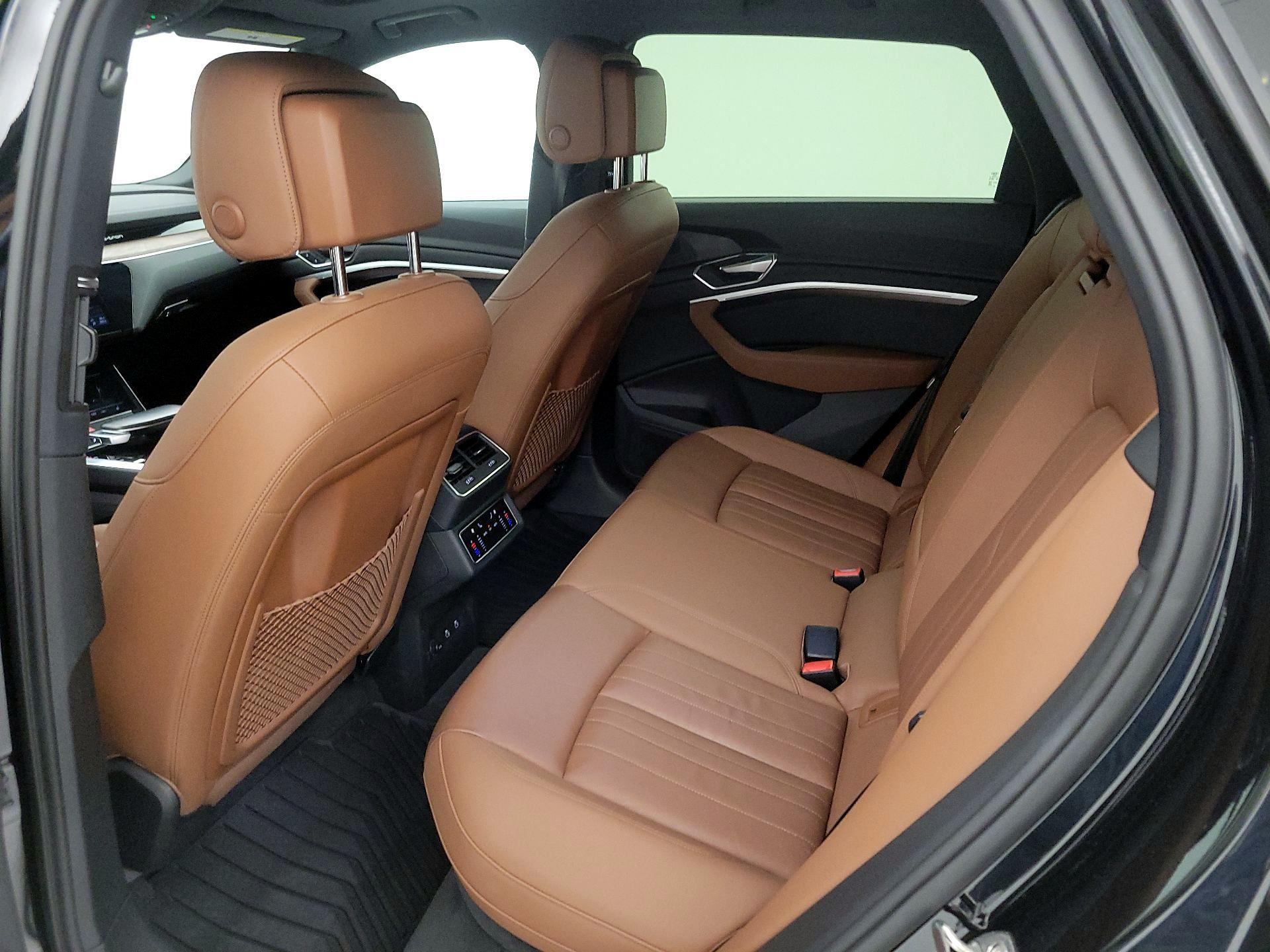 Thumbnail: 2022 Audi e-tron - 19