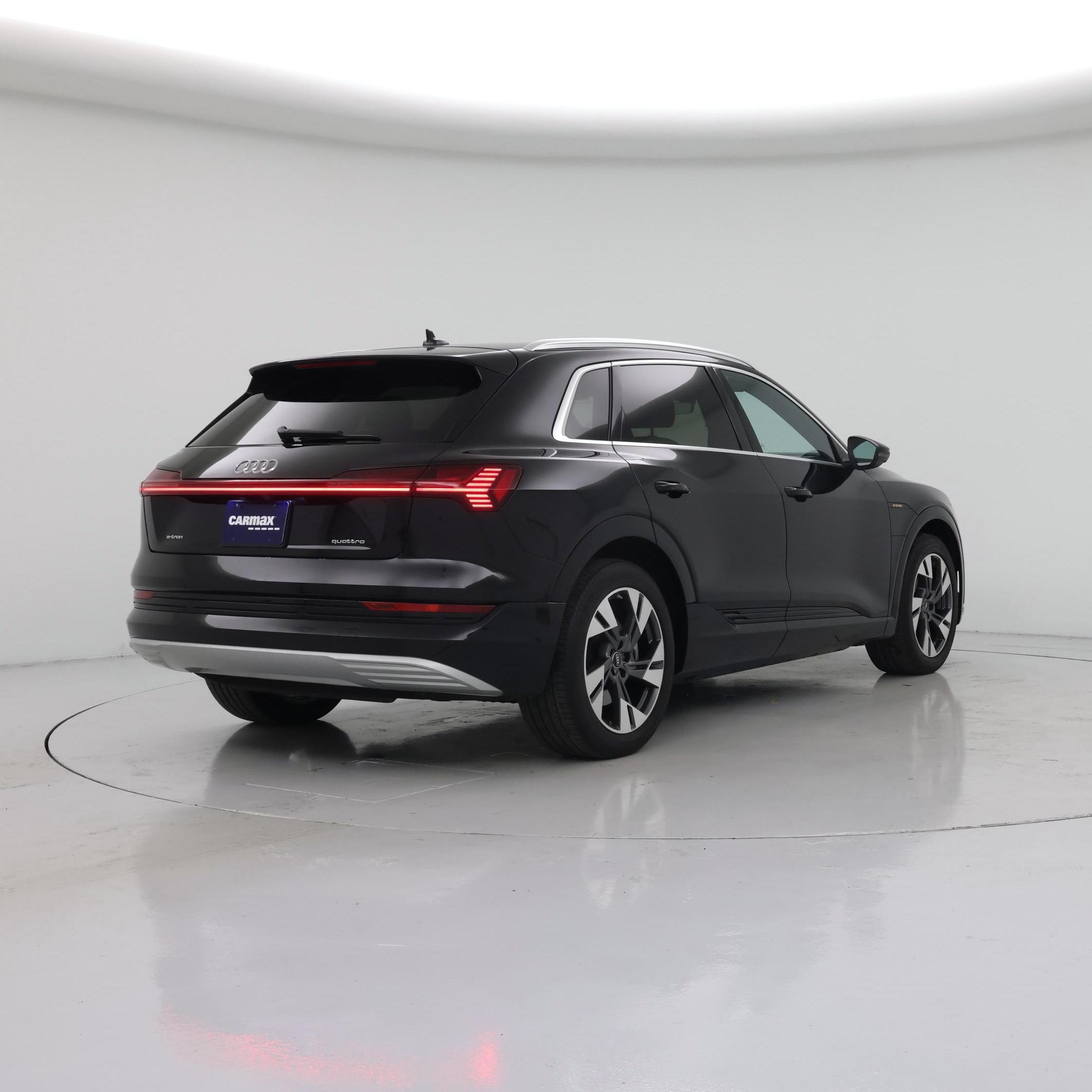 Thumbnail: 2022 Audi e-tron - 8