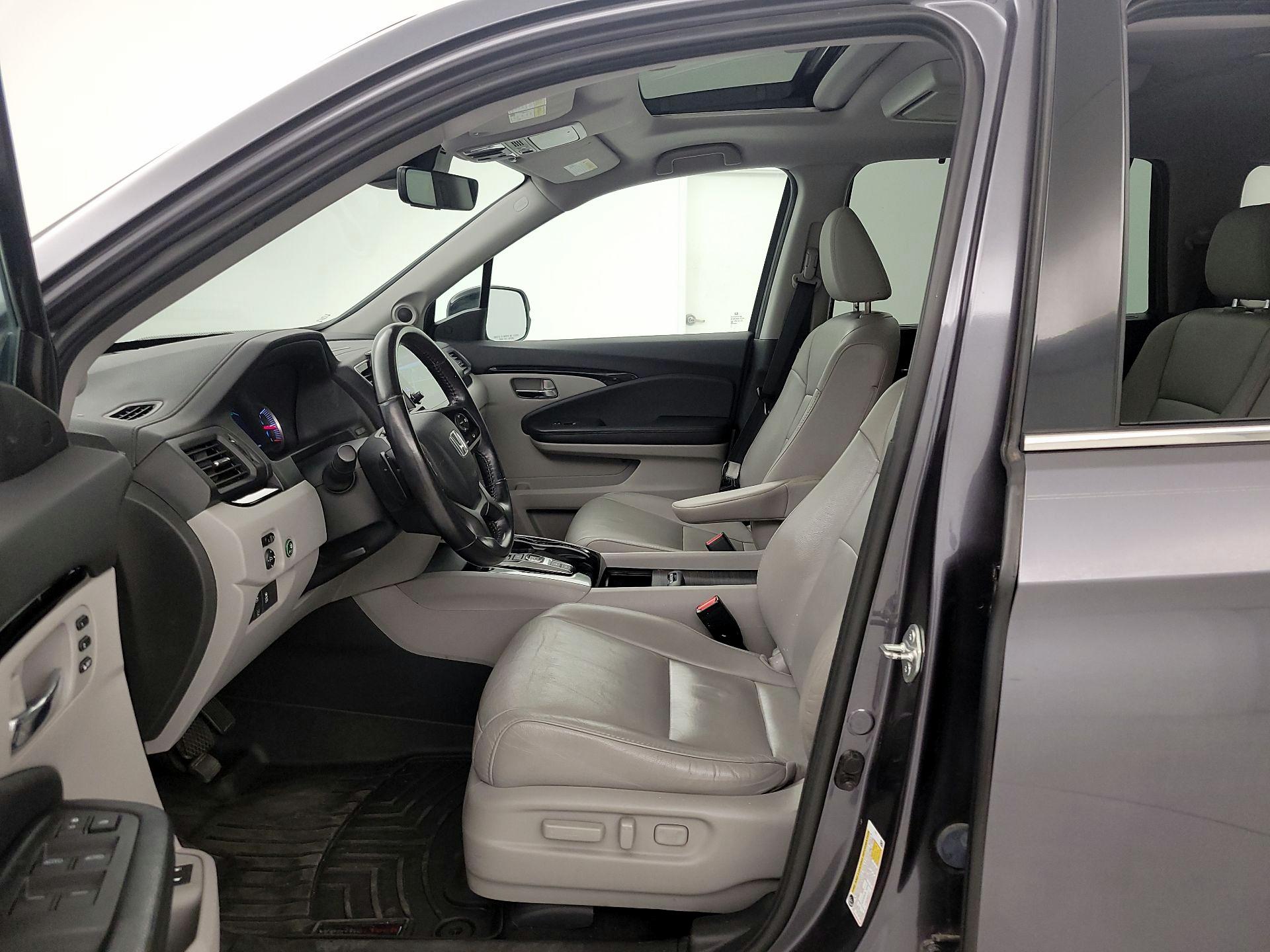 Thumbnail: 2019 Honda Pilot - 11