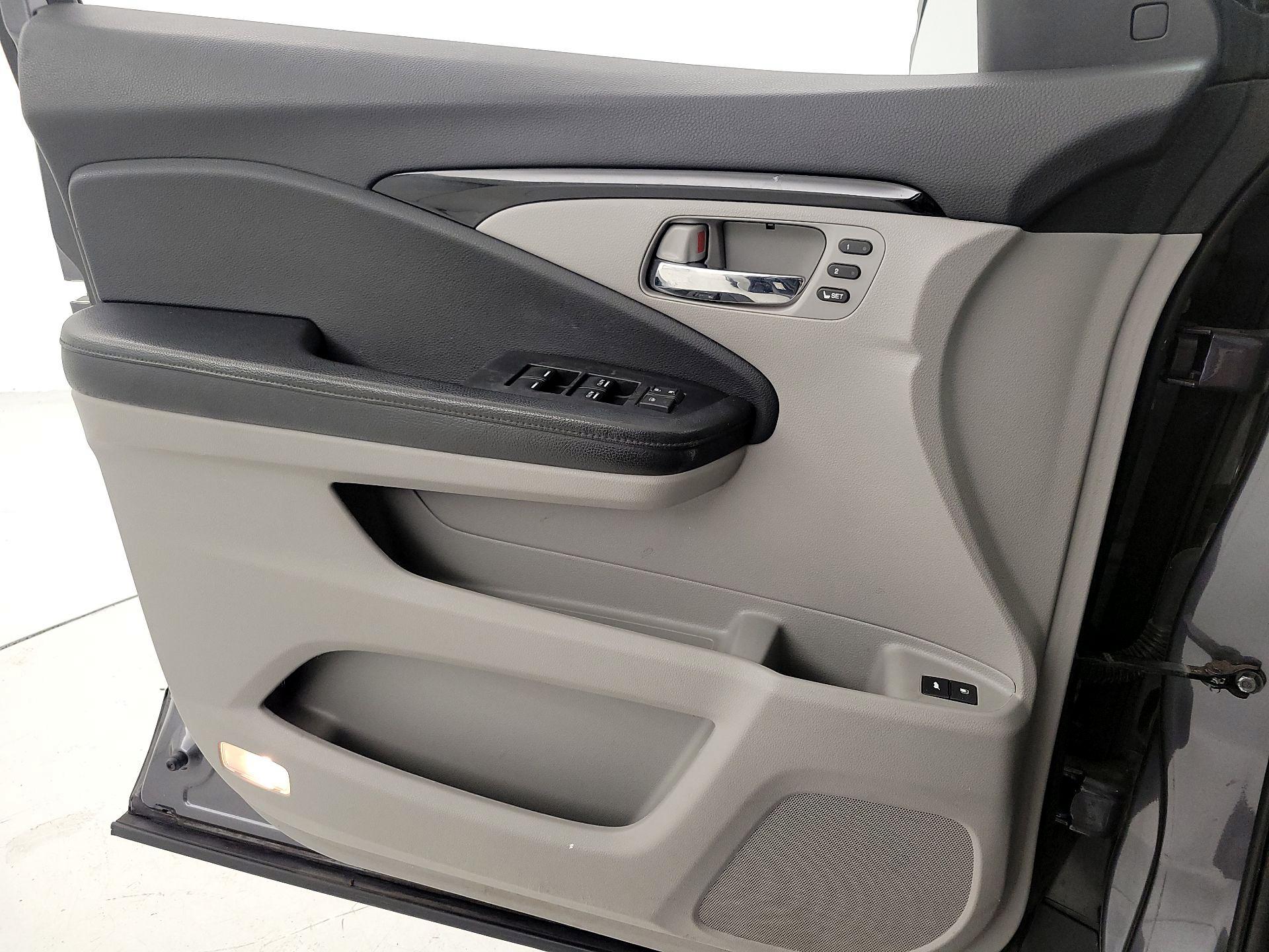 Thumbnail: 2019 Honda Pilot - 12