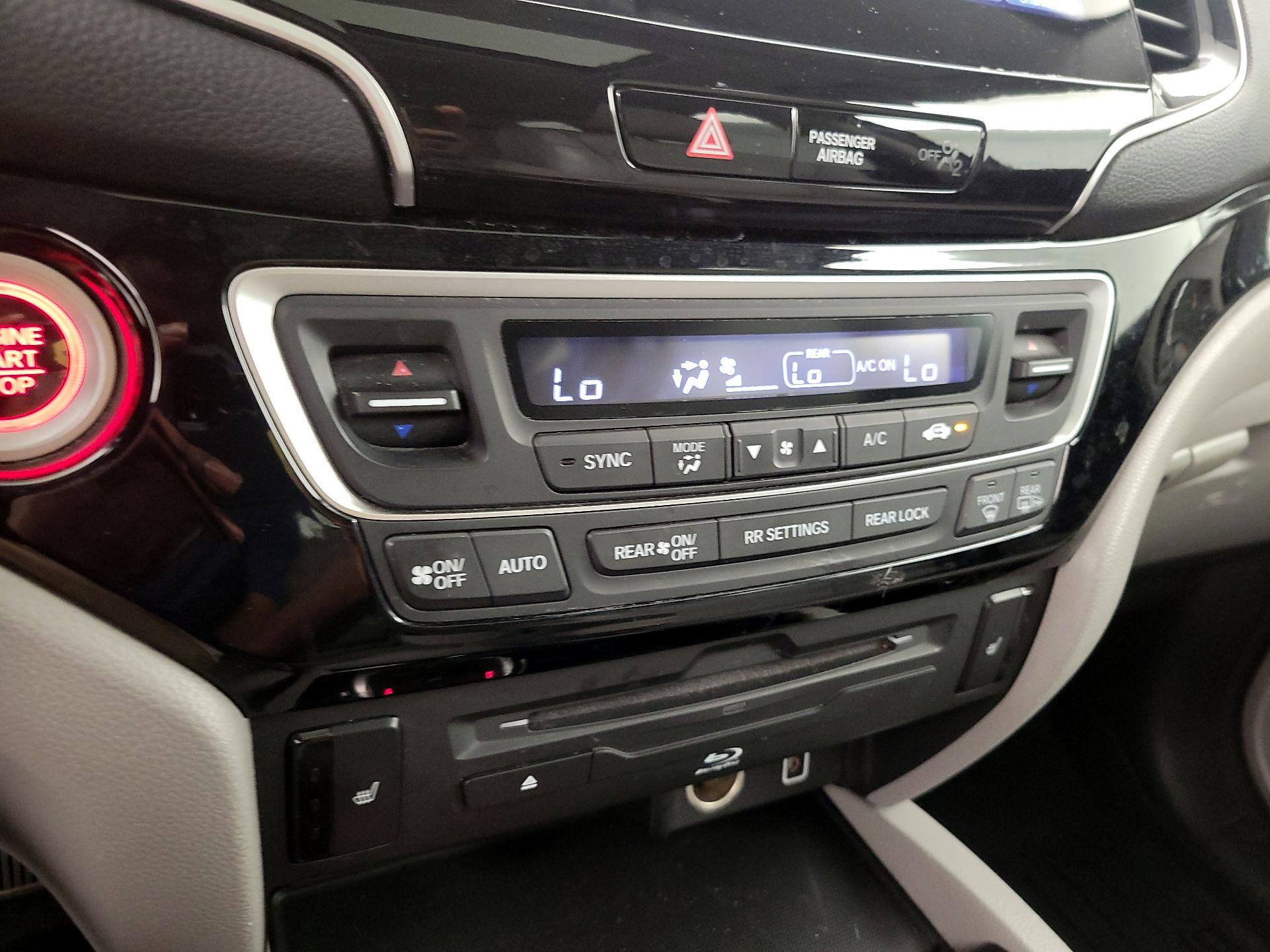 Thumbnail: 2019 Honda Pilot - 17