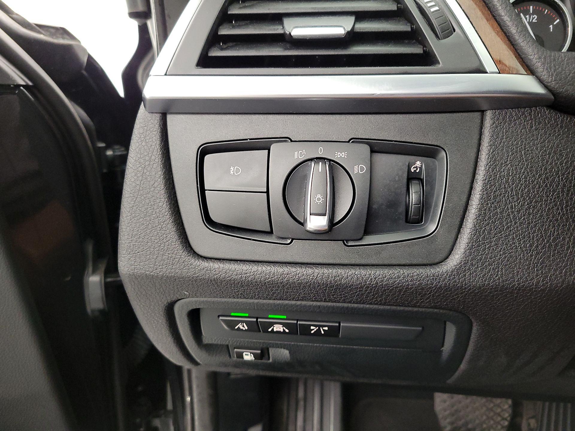 Thumbnail: 2017 BMW 3 Series - 13