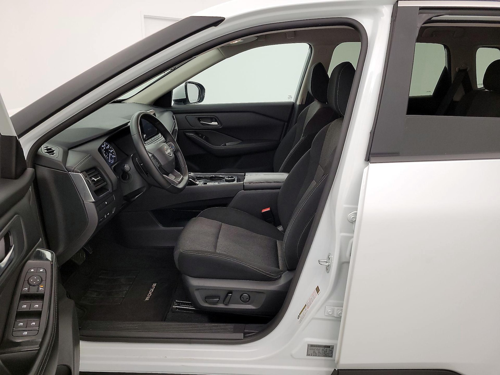 2025 Nissan Rogue SV - Photo 12