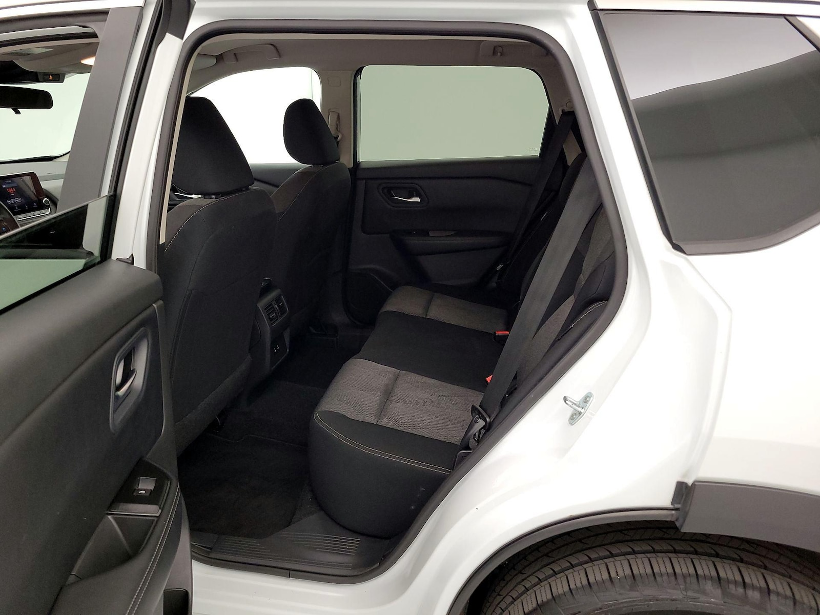 2025 Nissan Rogue SV - Photo 20