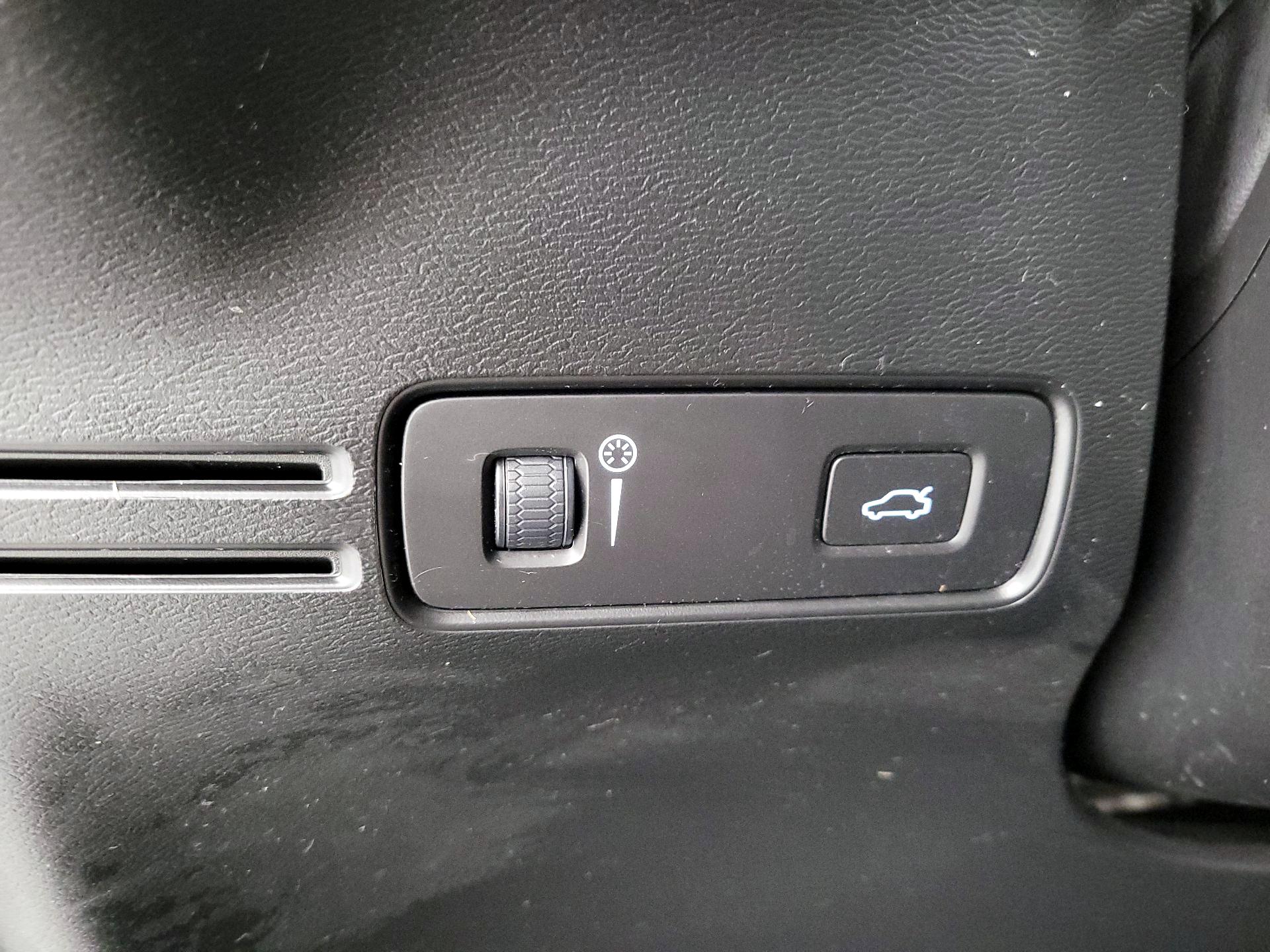 Thumbnail: 2020 Volvo XC40 - 13